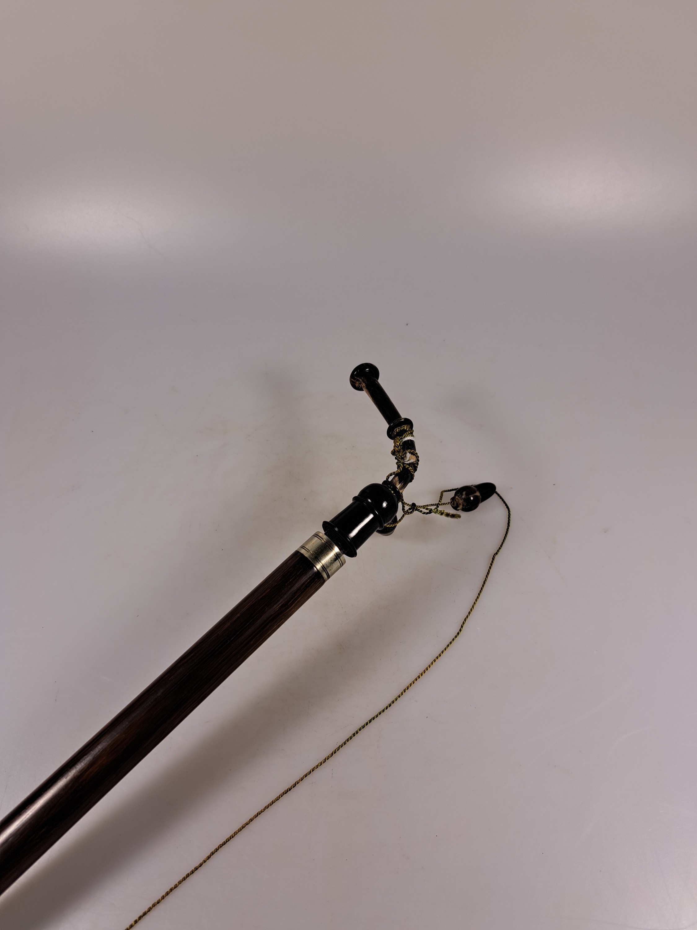 Detail i: Konvolut aus 10 Pfeifen, überwiegend Deutschland/Österreich, 19.Jh., je mit Silbermonturen in variierenden Dekoren; u.a. Meerschaumpfeifen, Wien, ...