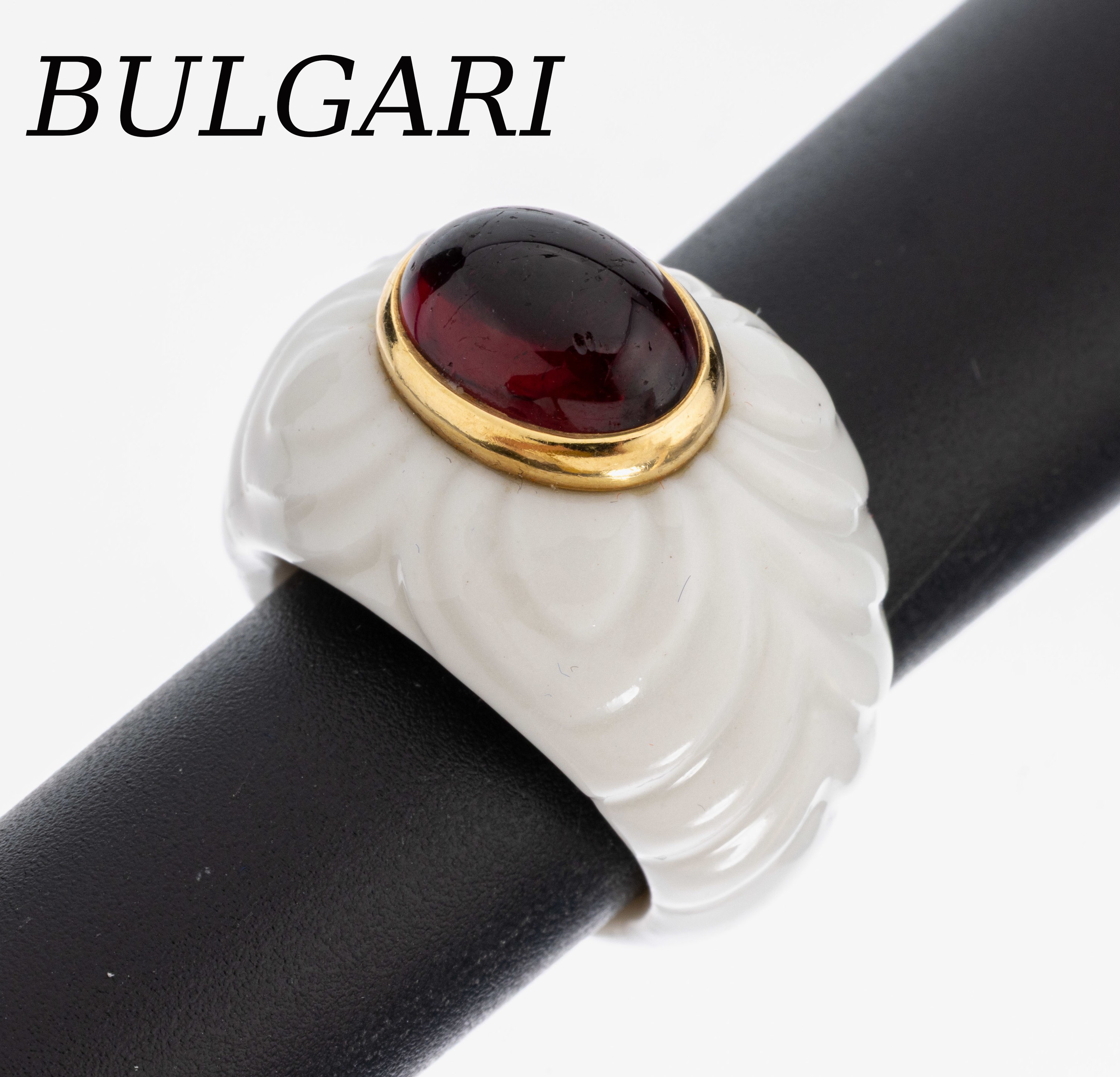 Image 26991497 - BULGARI Rubellit-Ring, Modell CHANDRA, weiße Keramikschiene (untere Mitte mit Riss), ...