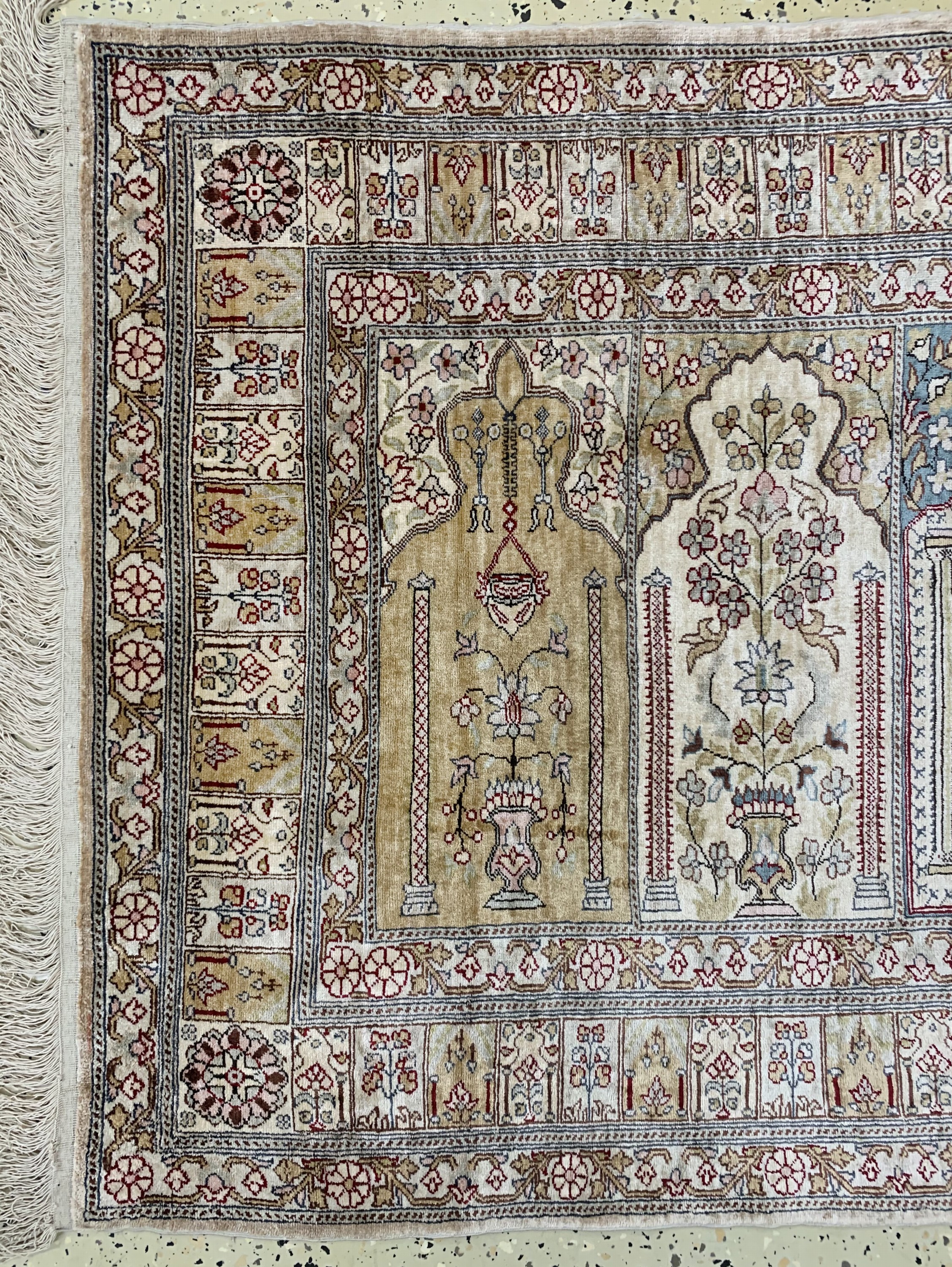 Detail b: Seiden Kayseri"Saf", Persien, Mitte 20.Jhd,reine Naturseide, ca. 122 x 88 cm, EHZ: 1-2