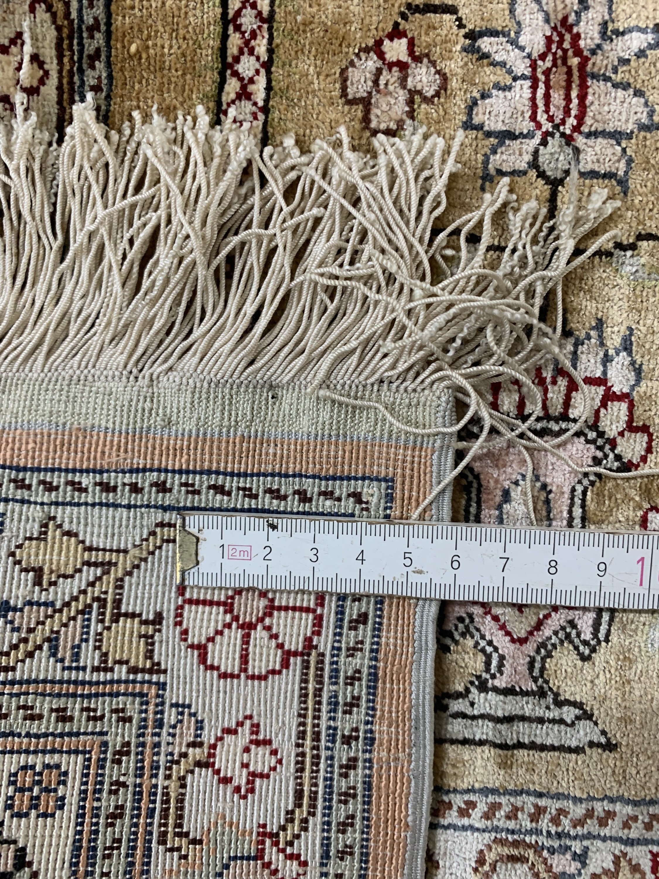 Detail d: Seiden Kayseri"Saf", Persien, Mitte 20.Jhd,reine Naturseide, ca. 122 x 88 cm, EHZ: 1-2