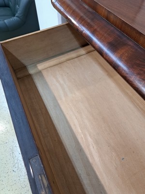 26991964i - Chiffoniere/Hochkommode, Biedermeier, um 1840 , Mahagonifurnier, 6 Schubladen, ca. 148 x ...