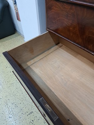 26991964m - Chiffoniere/Hochkommode, Biedermeier, um 1840 , Mahagonifurnier, 6 Schubladen, ca. 148 x ...