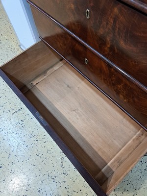 26991964p - Chiffoniere/Hochkommode, Biedermeier, um 1840 , Mahagonifurnier, 6 Schubladen, ca. 148 x ...