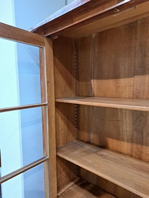 26991972e - Büchervitrine, Biedermeier, um 1830, Nußbaumfurnier, zweitürig sechsfach verglast, ...