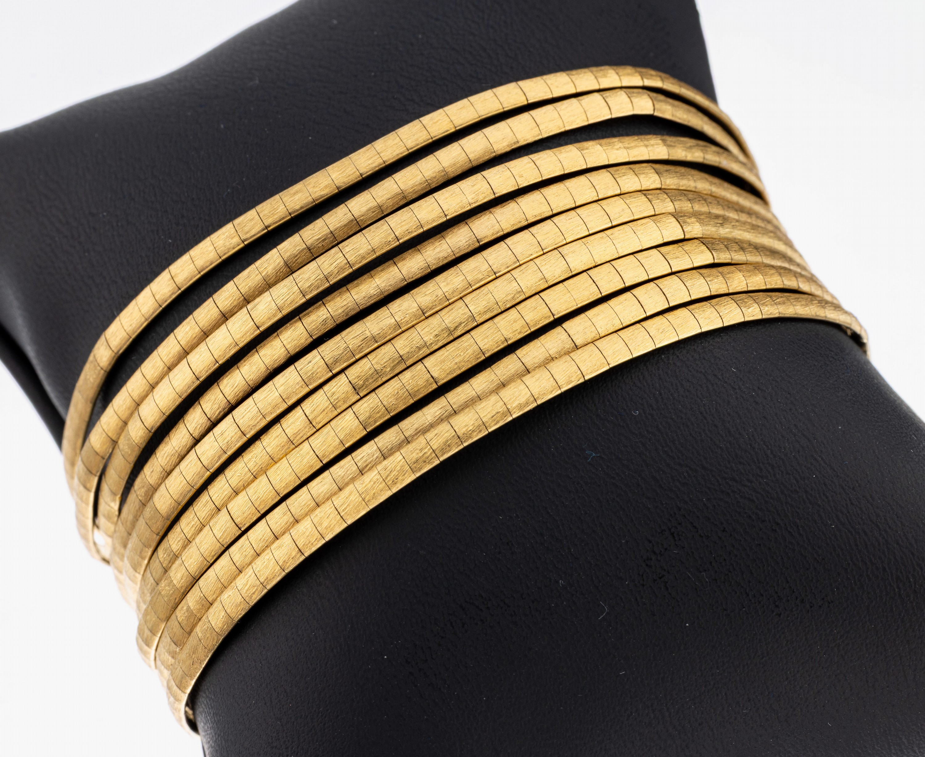 Image 26992112 - 18 kt Gold Armband, GG 750/000, sat., 9- rhg., L. ca. 19.5 cm, Kastenschloss mit 2 ...