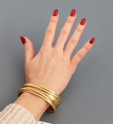 Image 26992112c - 18 kt gold bracelet , YG 750/000, satin finished, 9 rows, l. approx. 19.5 cm, case lock ...