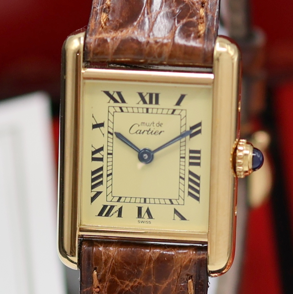 Detail a: CARTIER Tank Vermeil Damenarmbanduhr Referenz 5057001, quarz, verg. Silbergeh. inkl. orig.Lederband m. verg. orig. Dornschl., Boden 4- fach verschr., ...