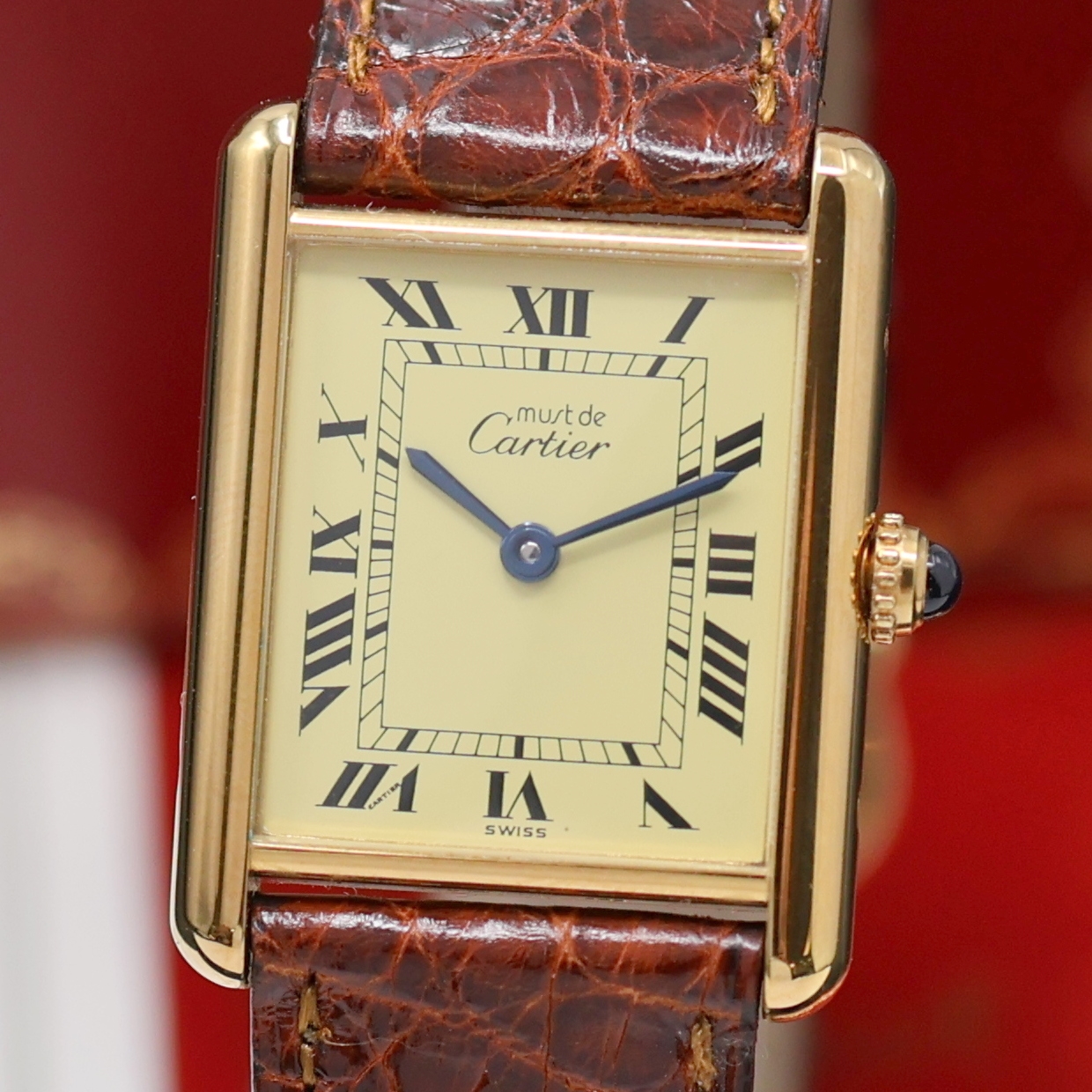 Detail a: CARTIER Armbanduhr Tank Vermeil Referenz 590005, Schweiz um 1990, quarz, 2-teil., verg. Silbergeh. inkl. orig. Lederband m. verg. orig. Dornschl., ...