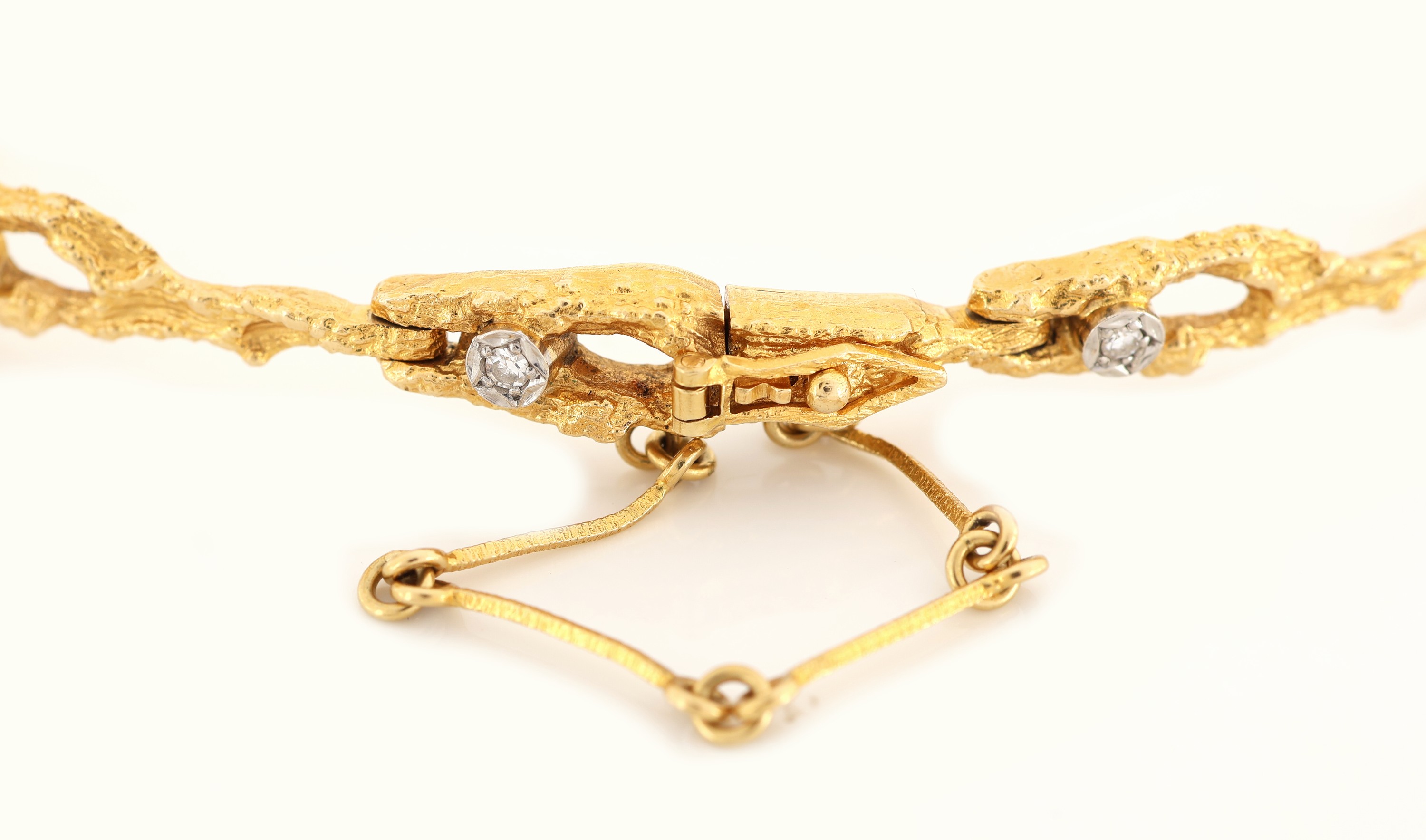 Detail a: 18 kt Gold LAPPONIA Diamant-Armband, GG/WG 750/000, Finnland 1982, typ. abstraktes Design, 8 in WG gefasste 8/8-Diamanten zus. ca. 0.12 ct Weiß/si, ...