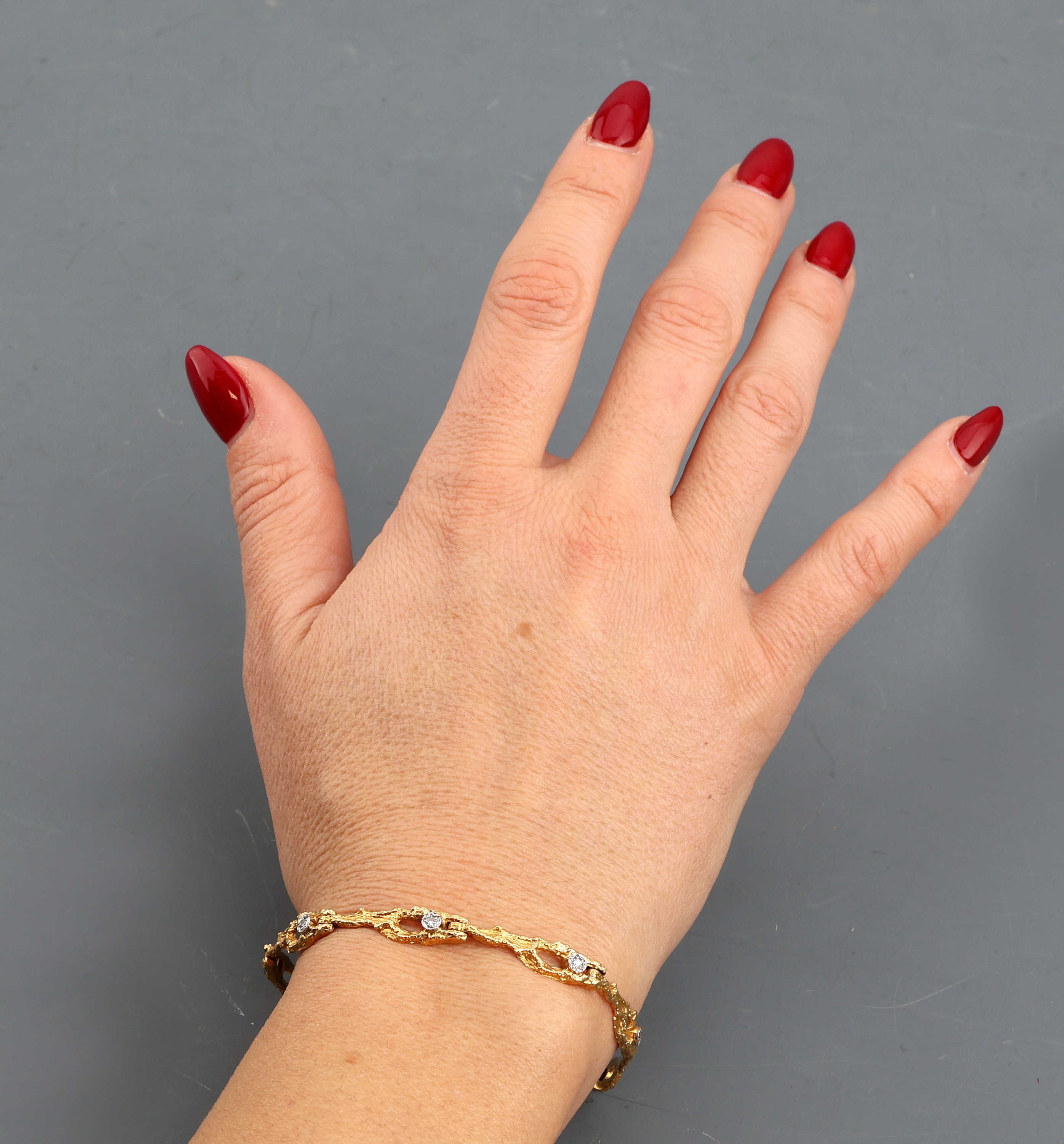 Detail d: 18 kt Gold LAPPONIA Diamant-Armband, GG/WG 750/000, Finnland 1982, typ. abstraktes Design, 8 in WG gefasste 8/8-Diamanten zus. ca. 0.12 ct Weiß/si, ...