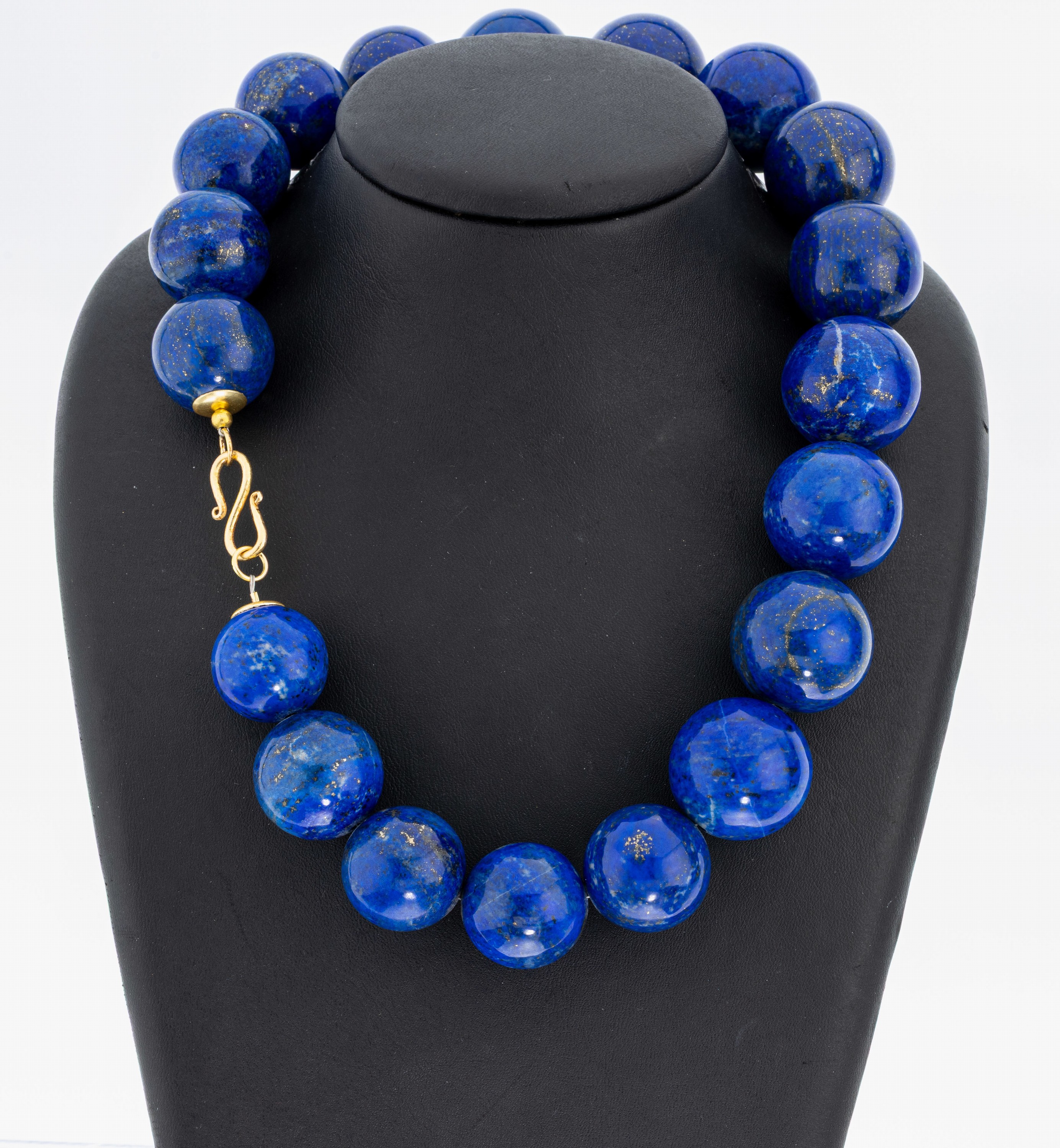 Image 26992641 - Lapislazuli-Collier, Lapislazuli-Kugeln im Verlauf, D. ca. 21.1-25.7 mm, L. ca. 50 cm, ...