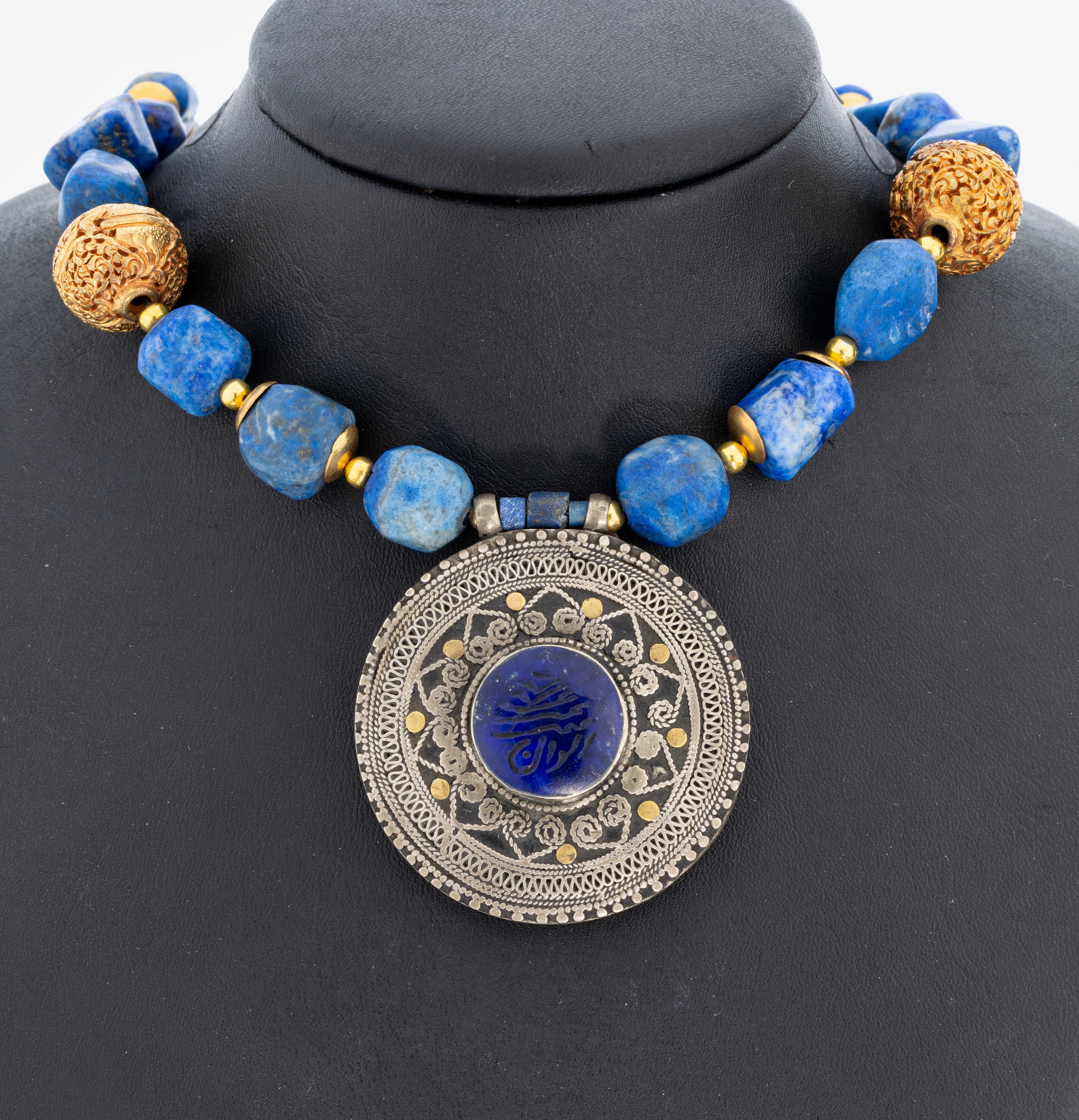Image 26992655 - Lapislazuli-Collier, Mittelteil Silber gepr., mit grav. Lapislazuli, Kette aus ...