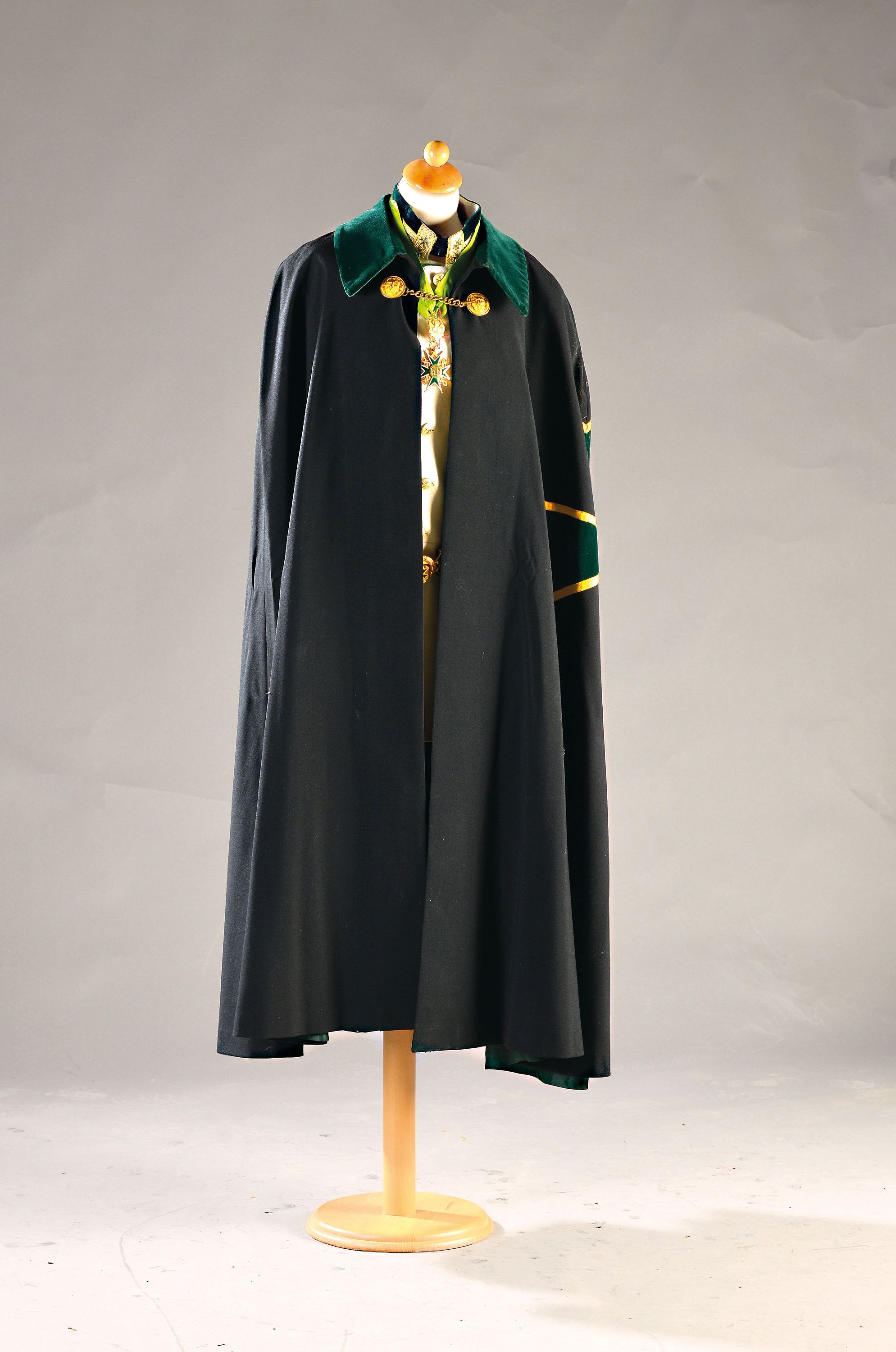 Detail a: Konvolut zum St. Lazarus-Orden, Nachlass eines Komtur des militärischen Hospitalordens, cremefarbene Uniformjacke der Maßschneiderei Wiemann GmbH, ...
