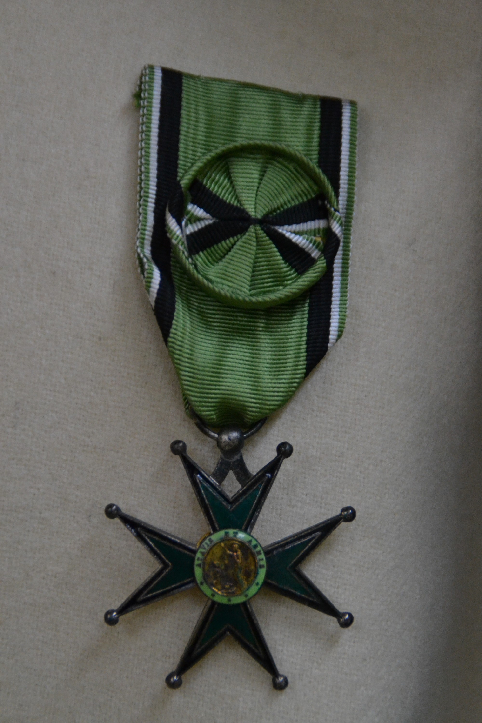 Detail c: Konvolut zum St. Lazarus-Orden, Nachlass eines Komtur des militärischen Hospitalordens, cremefarbene Uniformjacke der Maßschneiderei Wiemann GmbH, ...