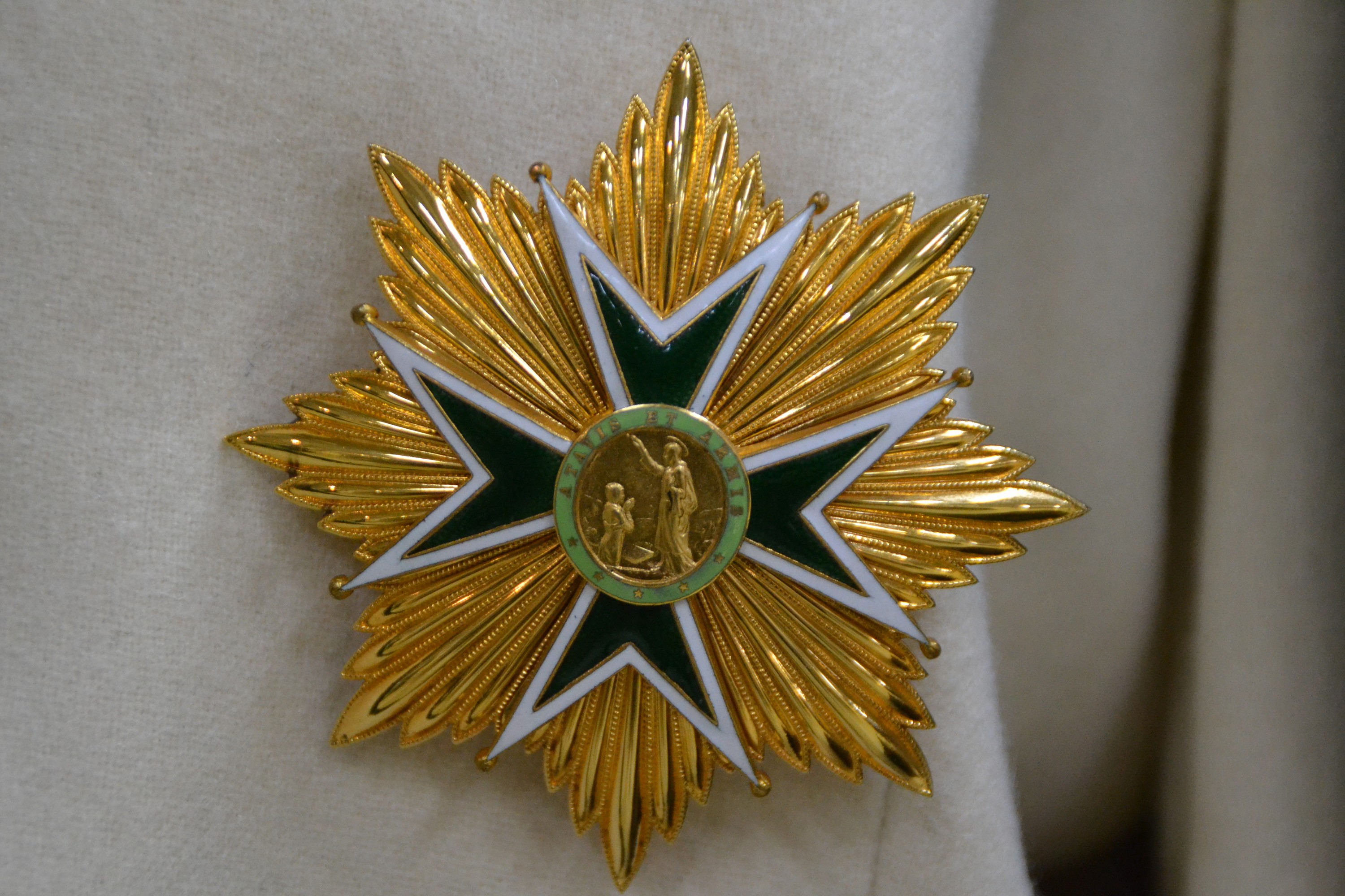 Detail d: Konvolut zum St. Lazarus-Orden, Nachlass eines Komtur des militärischen Hospitalordens, cremefarbene Uniformjacke der Maßschneiderei Wiemann GmbH, ...