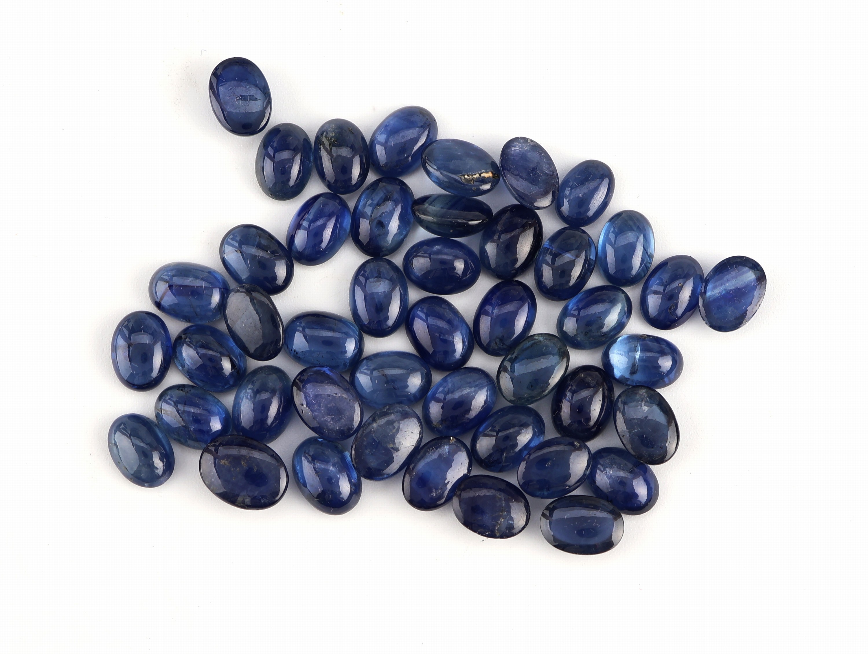 Lot lose Saphire zus. ca. 51.99 ct, Cabochons in versch. Größen und Farbnuancen