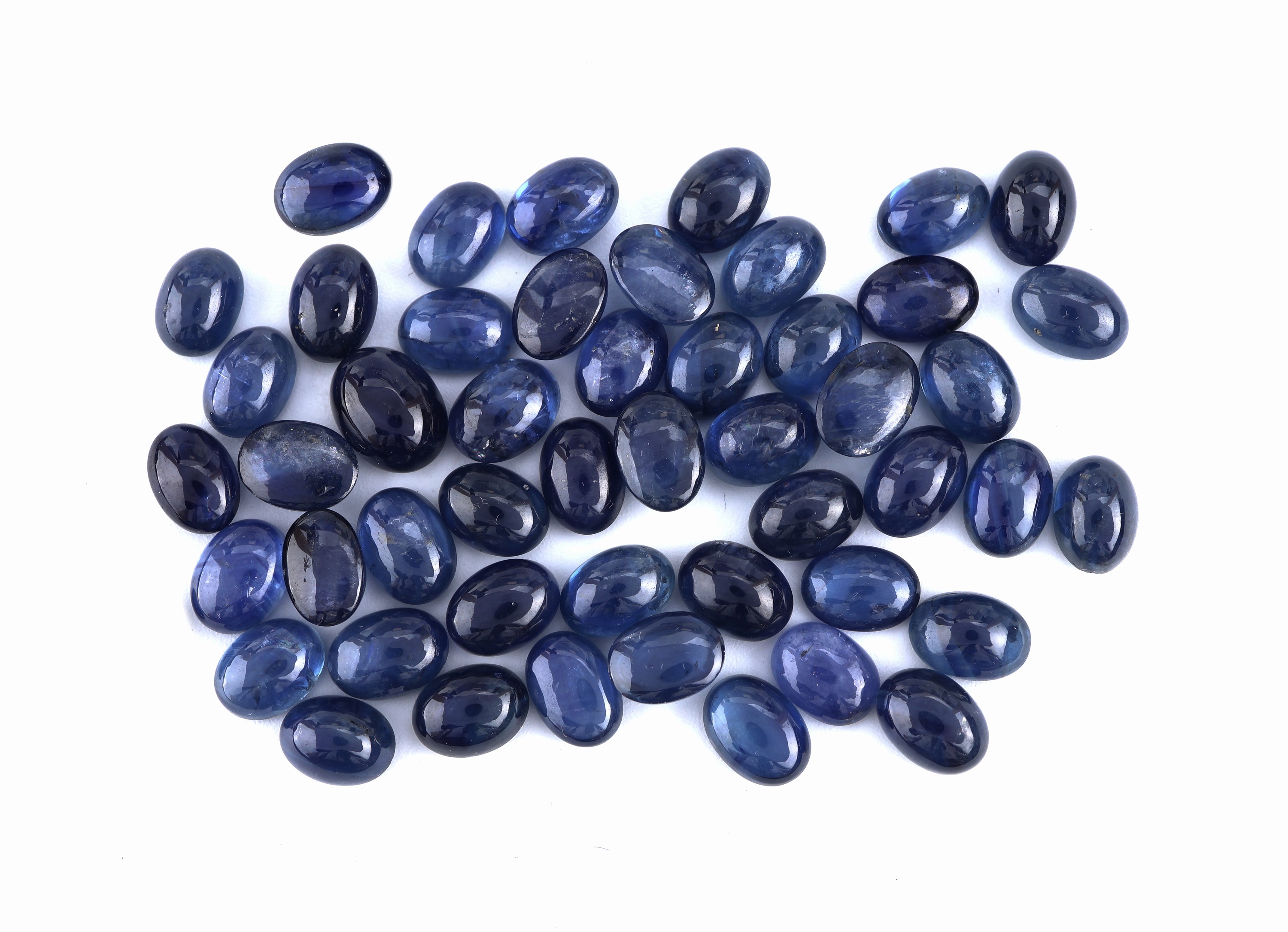 Lot lose Saphire, zus. ca. 60.93 ct, ovale Cabochons in versch. Größen und Farbnuancen, Ausfassware