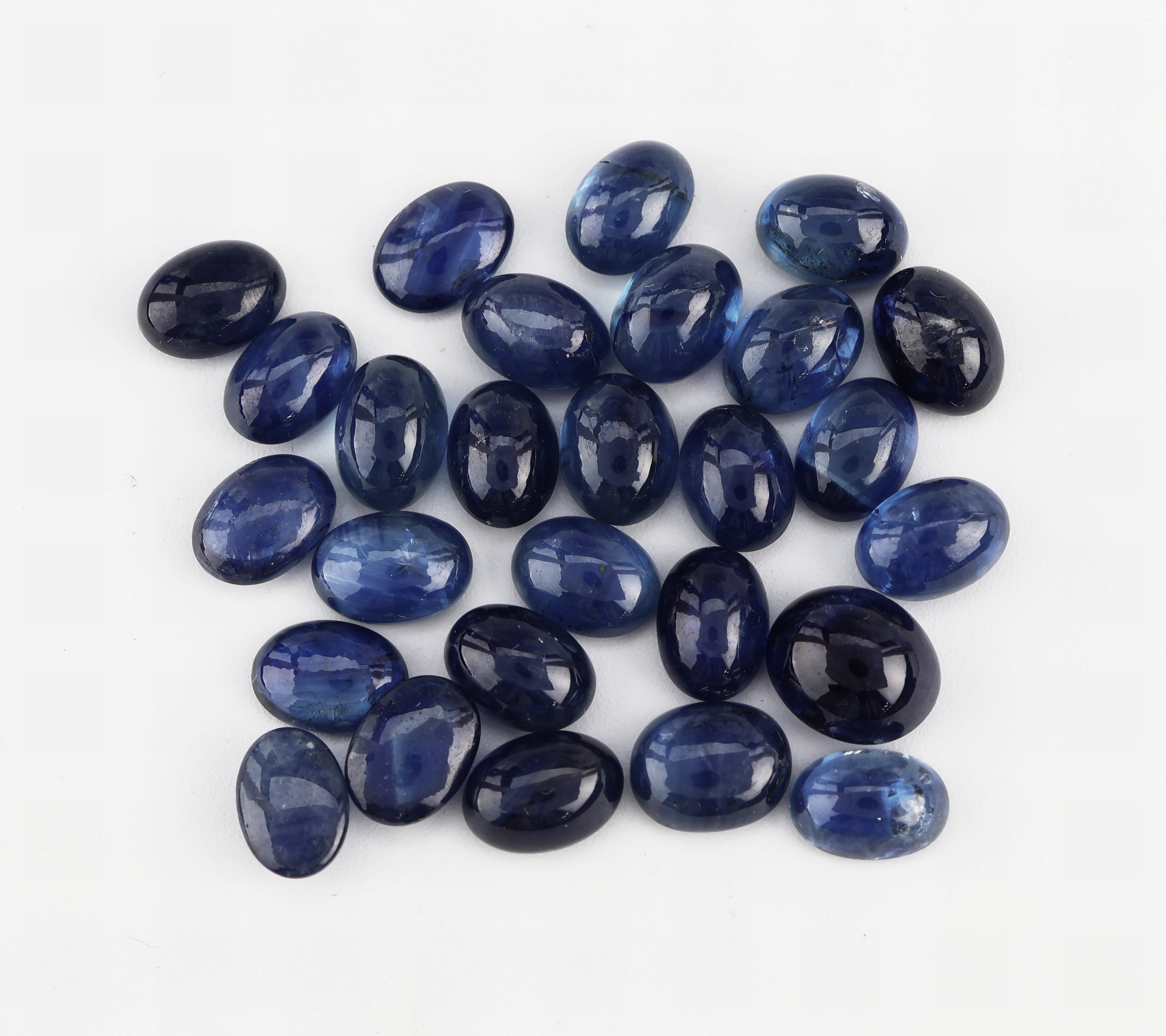 Lot lose Saphire zus. ca. 35.73 ct, ovale Cabochons versch. Größen und Farbnuancen