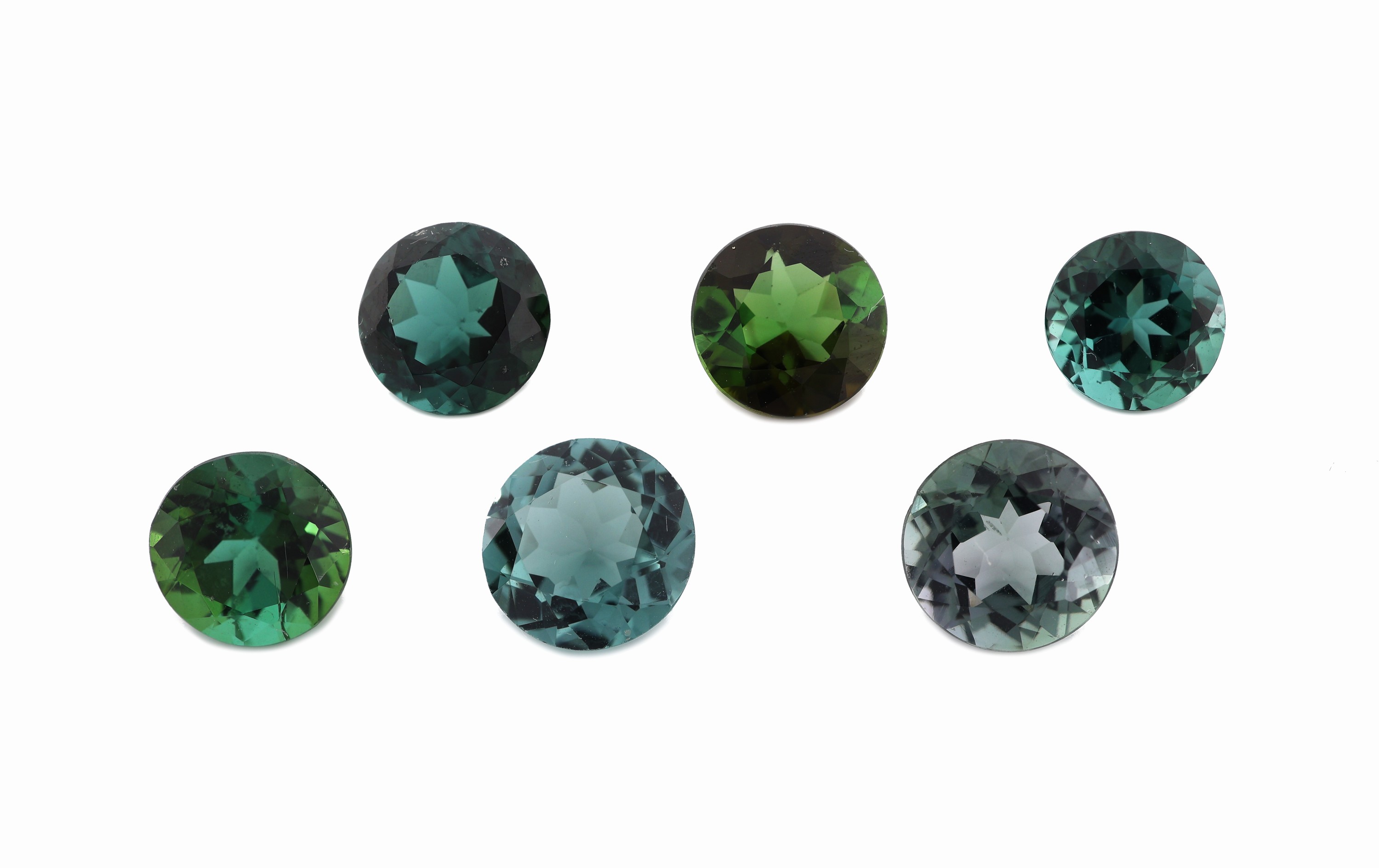 Lot 6 lose Turmaline zus. ca. 7.30 ct, rundfacett., versch. Größen und Farbnuancen