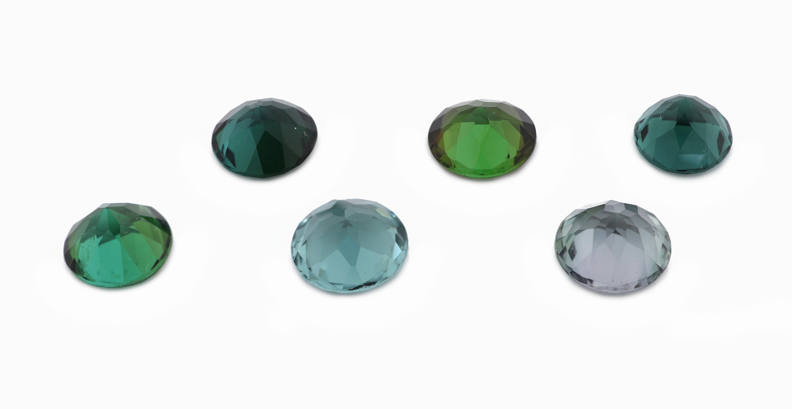 Detail a: Lot 6 lose Turmaline zus. ca. 7.30 ct, rundfacett., versch. Größen und Farbnuancen