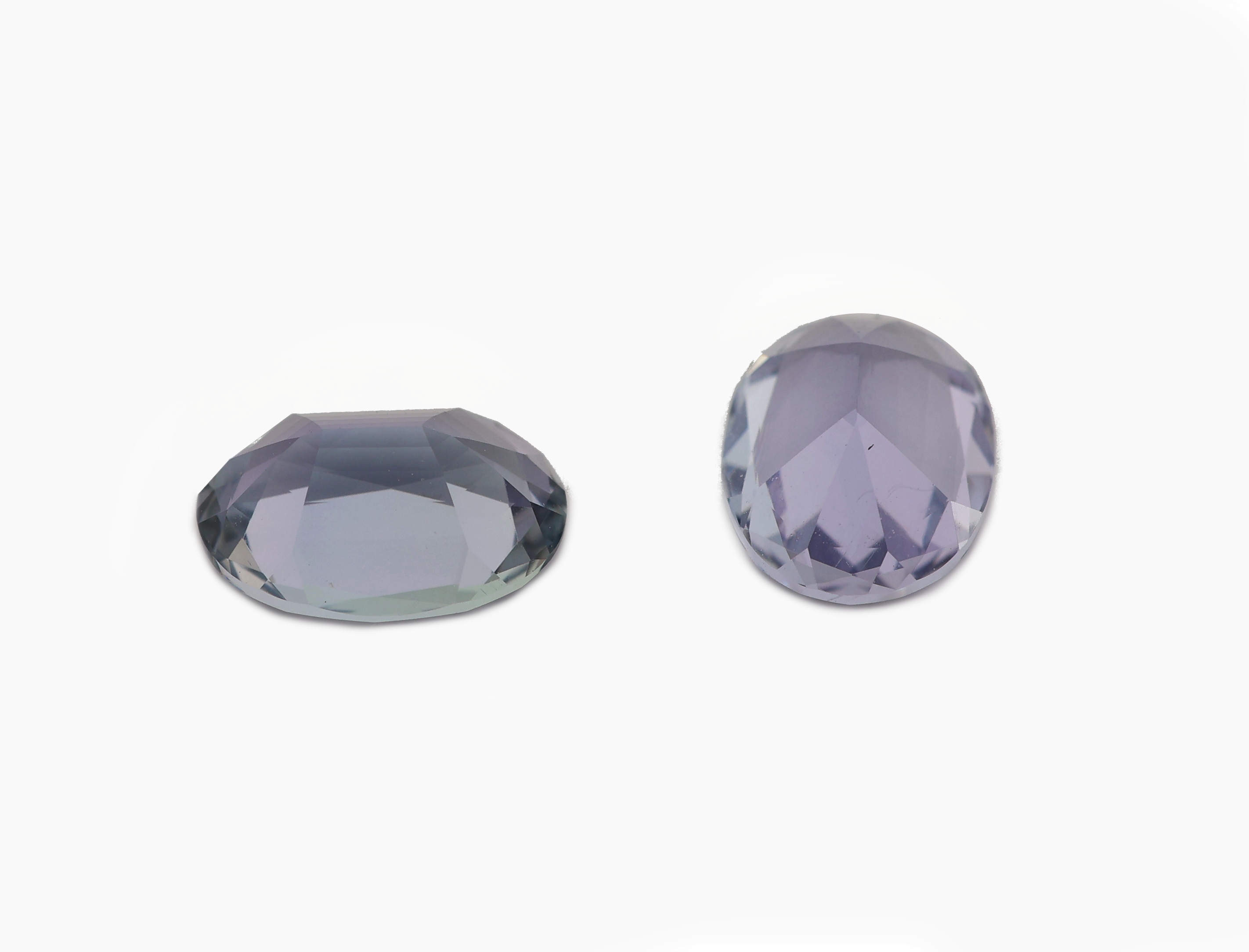 Detail a: Lot 2 lose Tansanite zus. ca. 2.05 ct, ovalfacett.