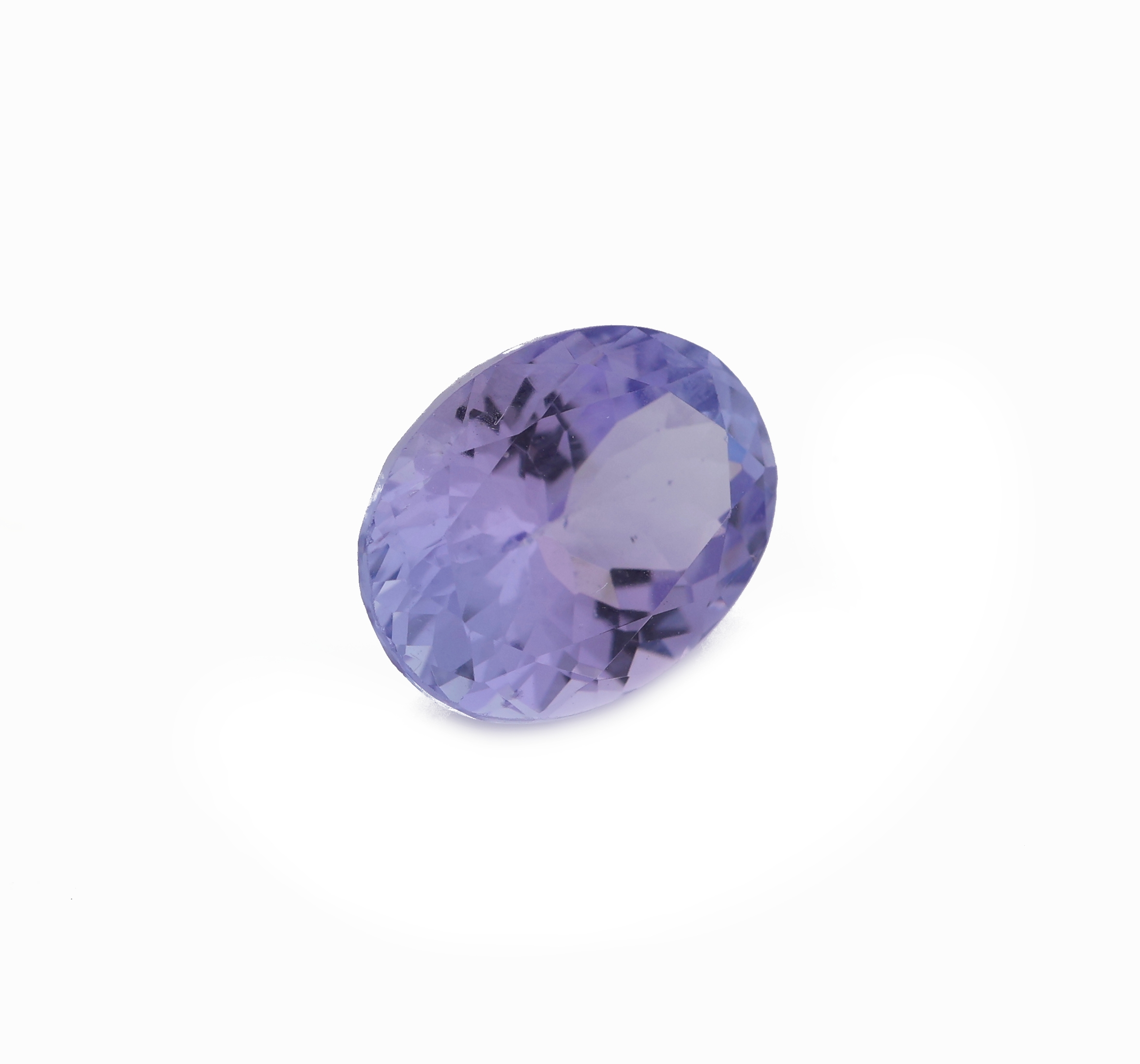 Detail a: Loser Tansanit ca. 2.21 ct, ovalfacett.