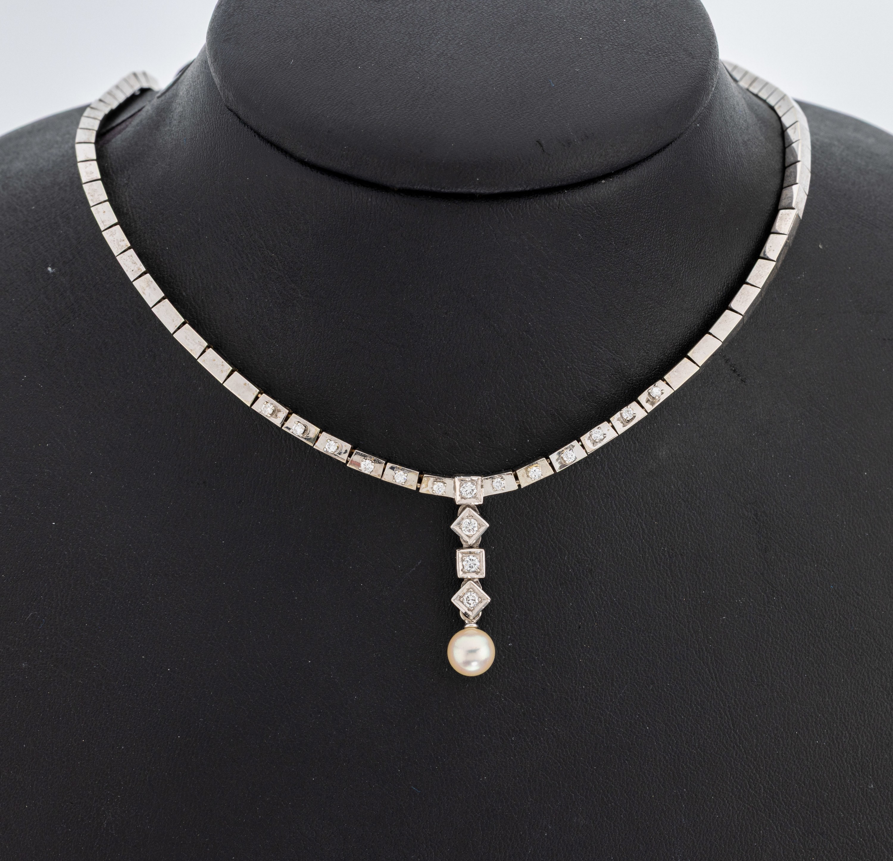 Image 26992985 - 18 kt Gold Brillant-Perl-Collier, WG 750/000, Mittelteil mit bewegl. Abhängung, 16 ...