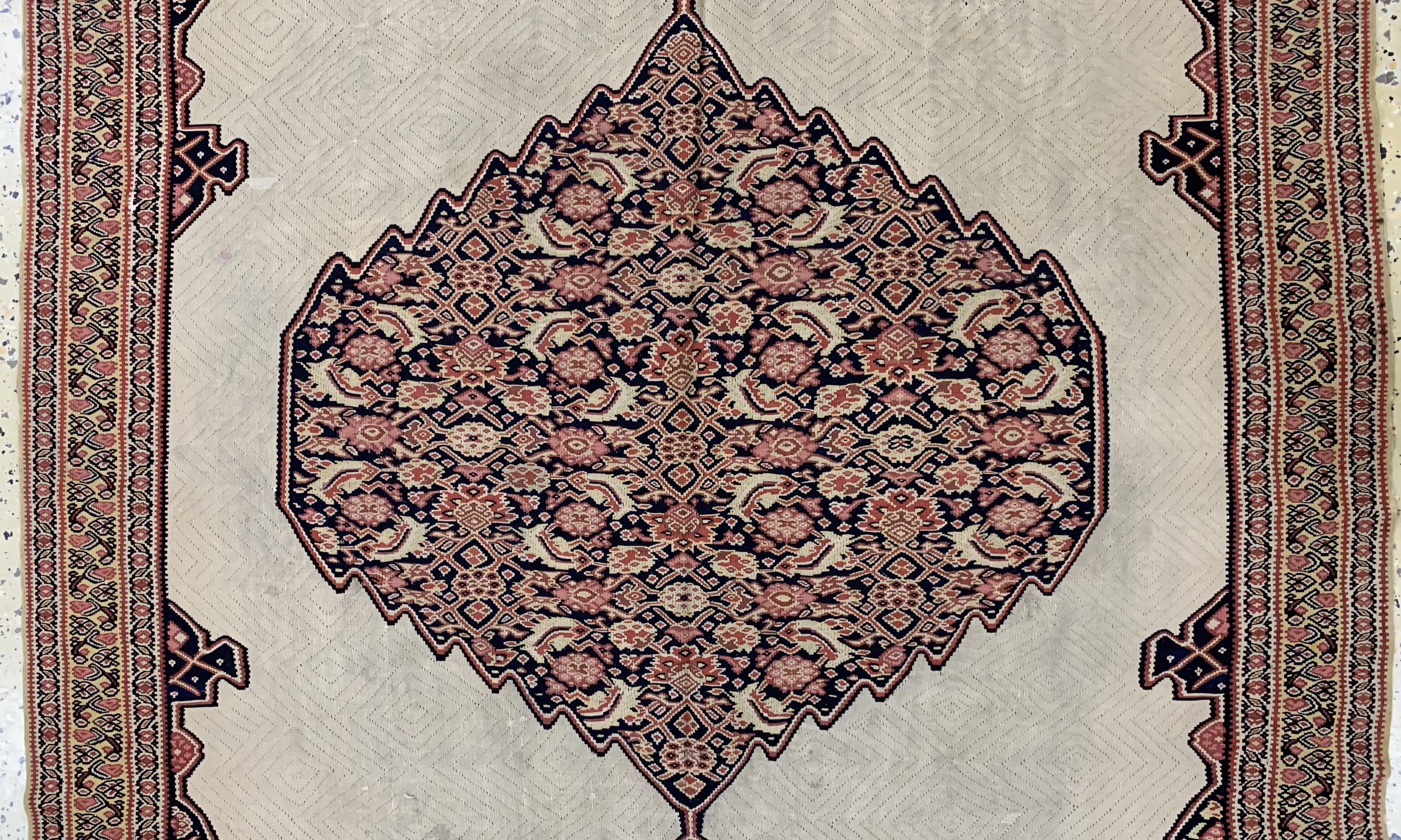 Detail b: Senneh Kelim fein antik, Persien, um 1900, Wolle auf Wolle, ca. 175 x 120 cm, Reinigungsbedürftig, EHZ: 2, (restauriert)