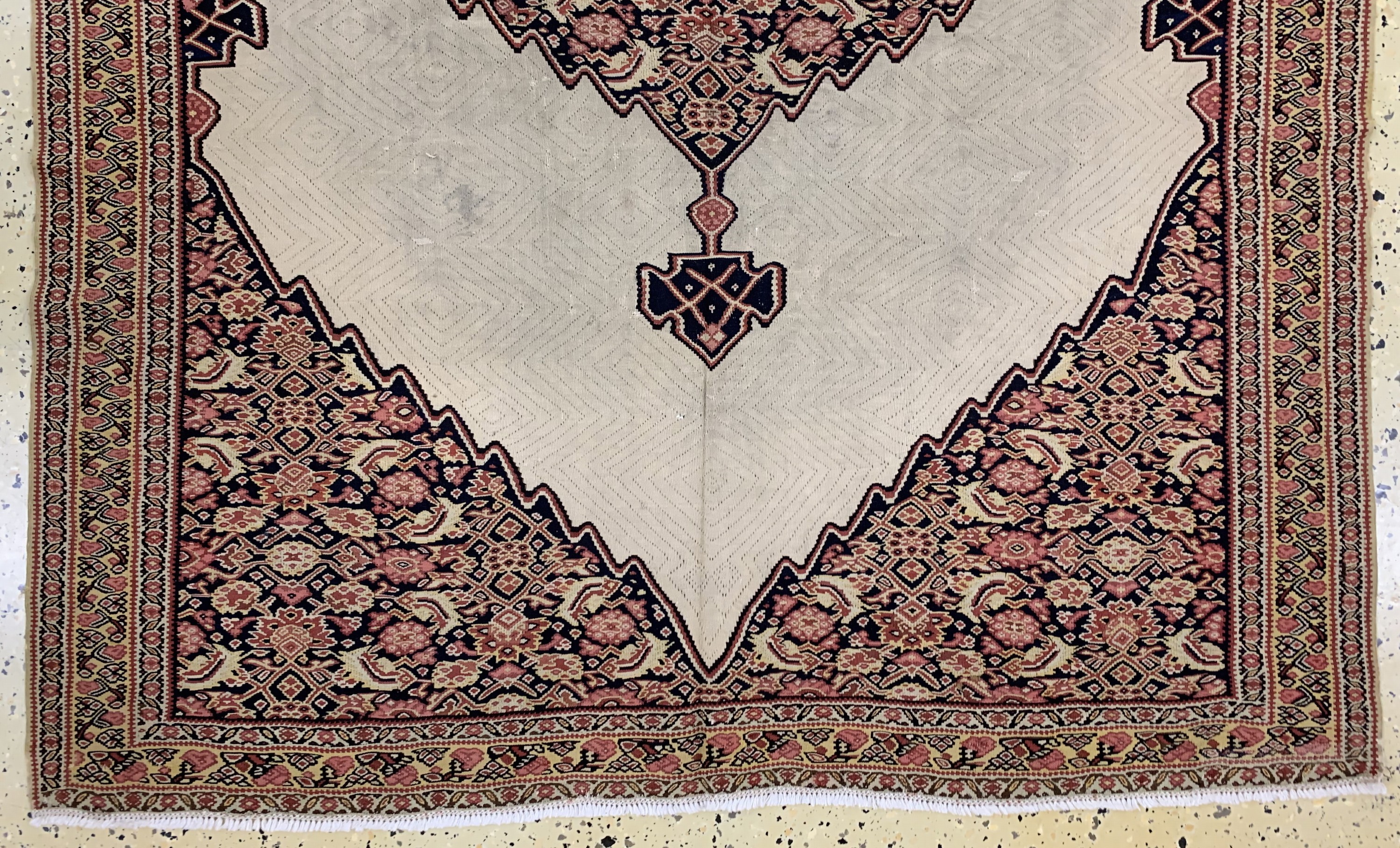 Detail c: Senneh Kelim fein antik, Persien, um 1900, Wolle auf Wolle, ca. 175 x 120 cm, Reinigungsbedürftig, EHZ: 2, (restauriert)