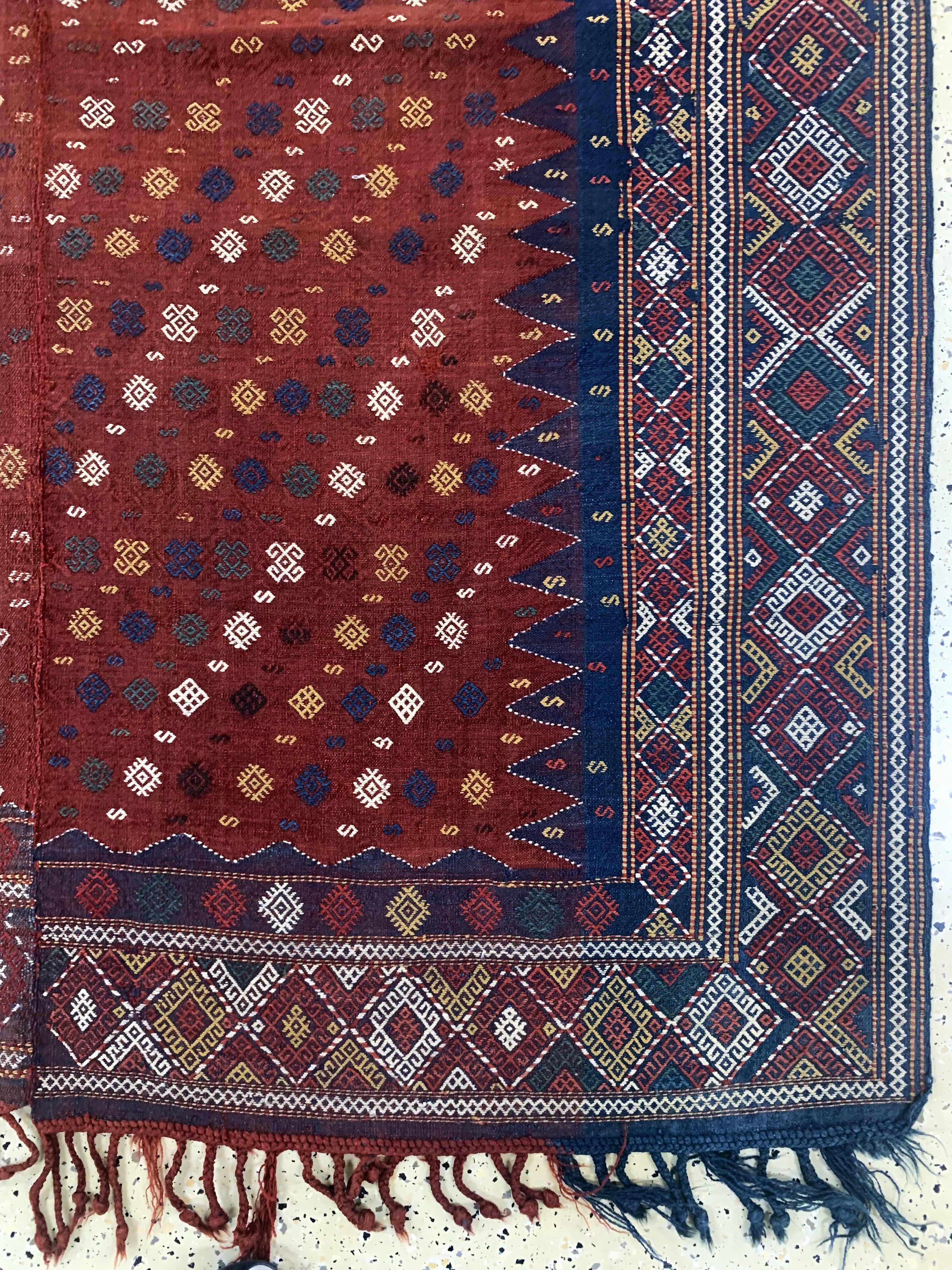 Detail a: "Verneh"antik(2 Bahnig), Kaukasus, 19.Jhd, Wolle auf Wolle, ca. 200 x 160 cm, EHZ: 2(geflickt)