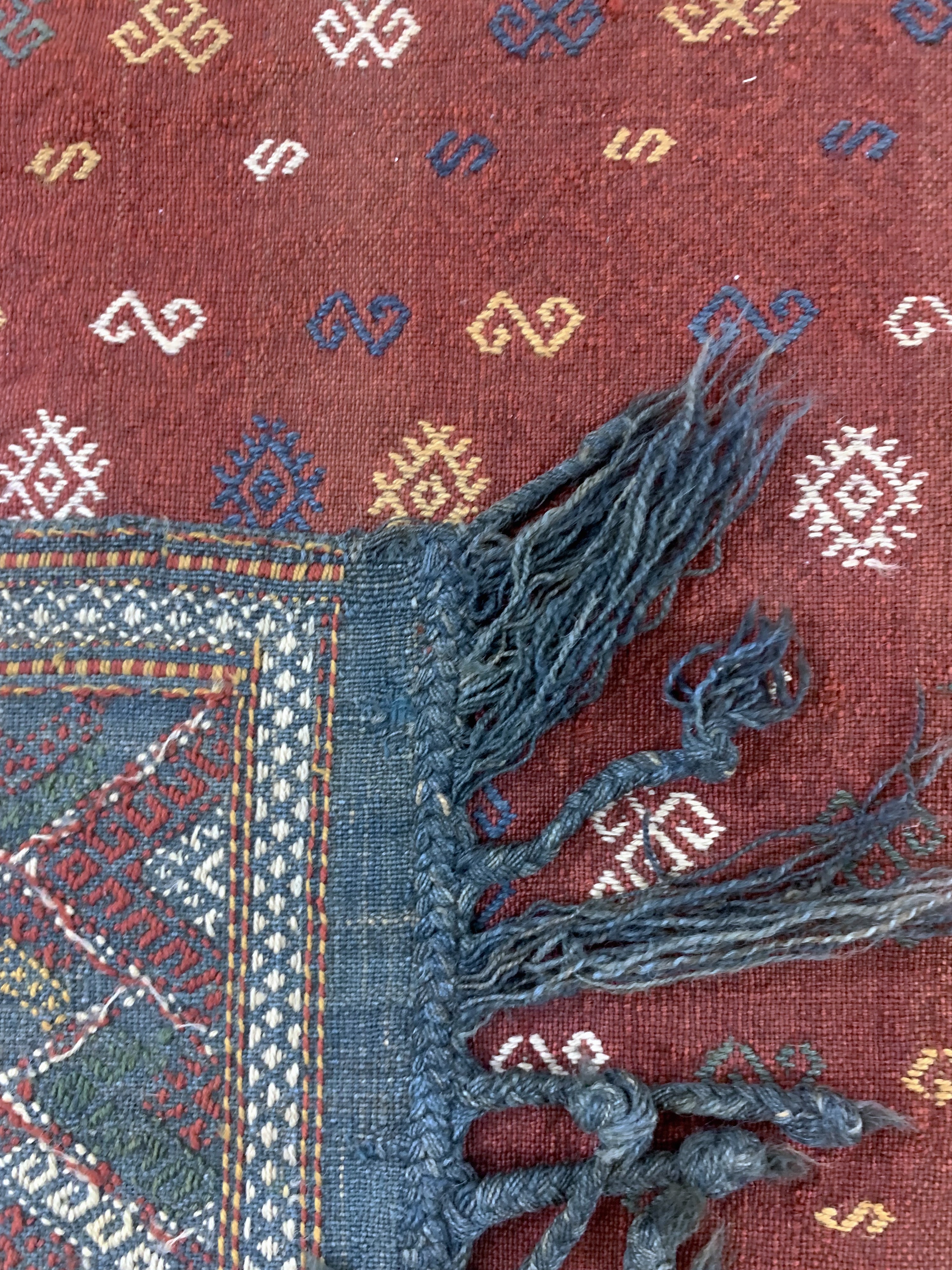 Detail g: "Verneh"antik(2 Bahnig), Kaukasus, 19.Jhd, Wolle auf Wolle, ca. 200 x 160 cm, EHZ: 2(geflickt)