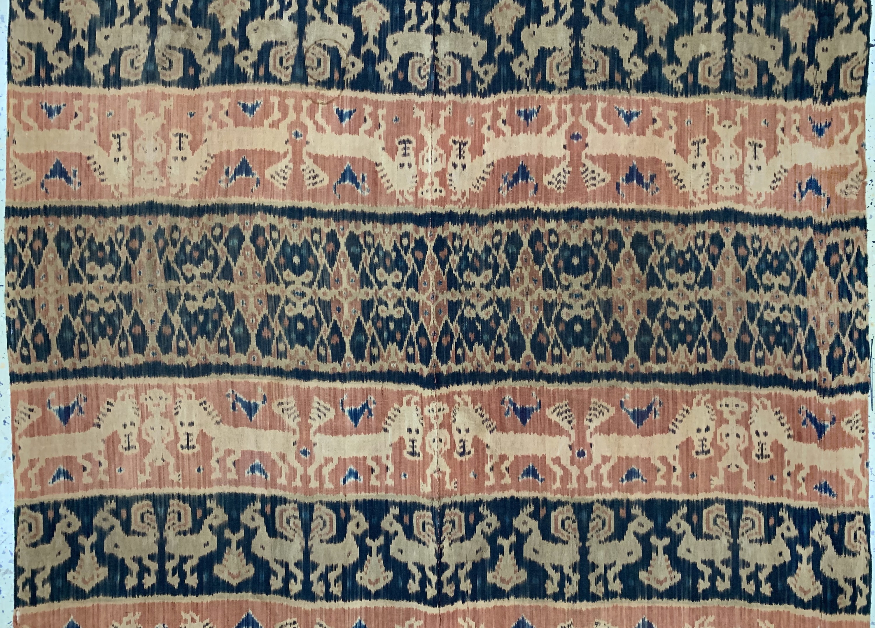 Detail a: Sumba"Ikat", Indonesien, Anfang 20.Jhd, Baumwolle, ca. 235 x 135 cm, EHZ: 2, (Ecken beschädigt & kleine Löcher).