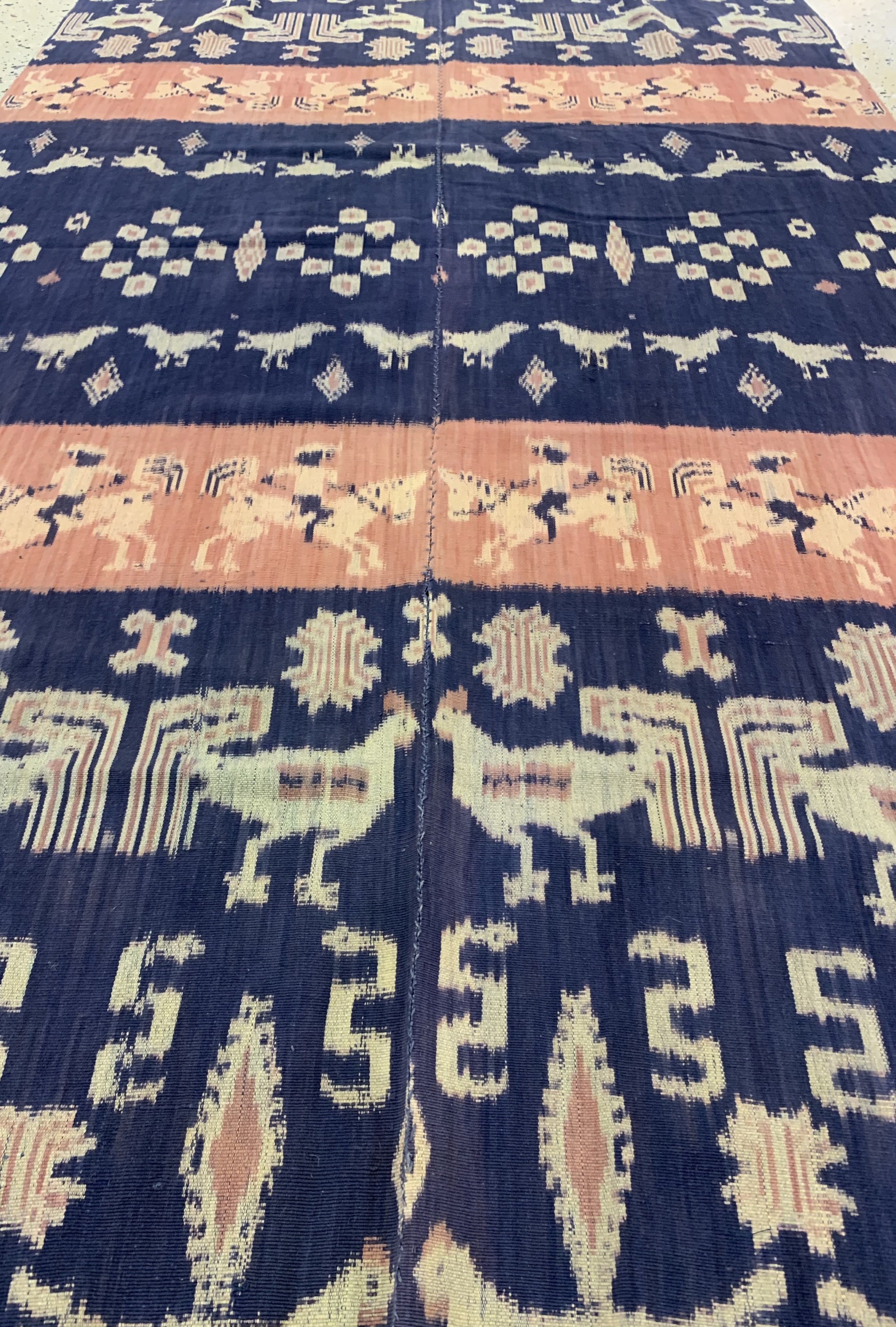 Detail d: Sumba"Ikat", Indonesien, Anfang 20.Jhd, Baumwolle, ca. 242 x 98 cm, EHZ: 2