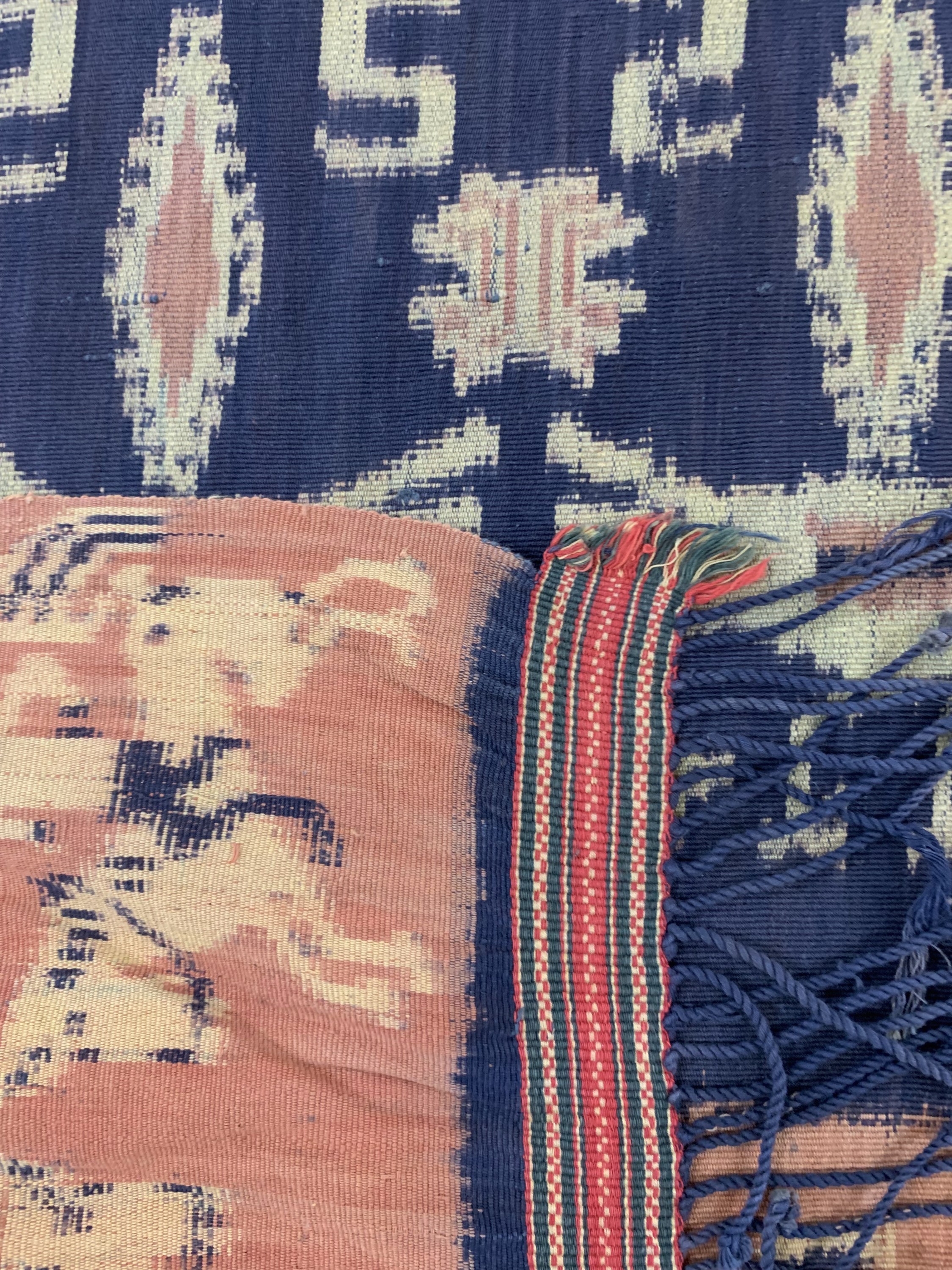 Detail e: Sumba"Ikat", Indonesien, Anfang 20.Jhd, Baumwolle, ca. 242 x 98 cm, EHZ: 2