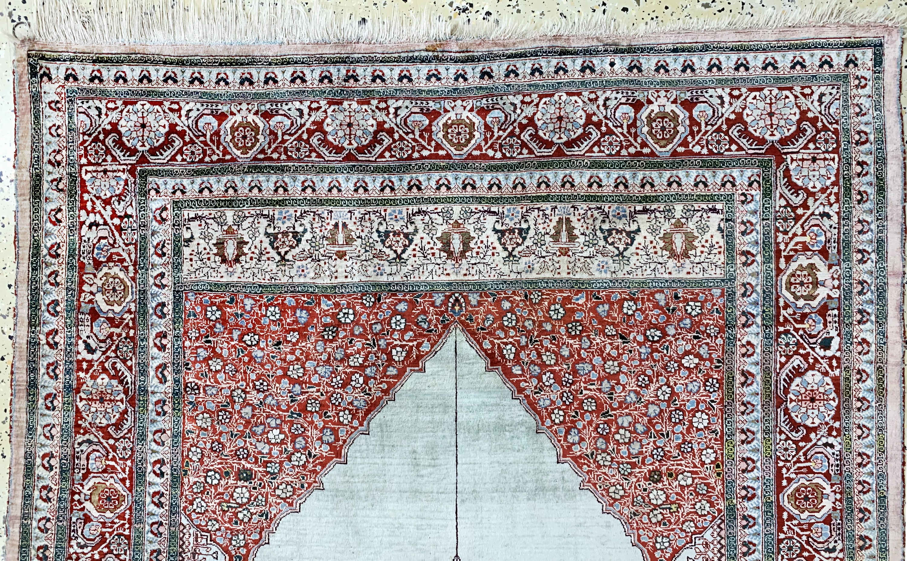 Detail a: Seiden Täbriz antik, Persien, um 1900, reine Naturseide, ca. 167 x 120 cm, EHZ: 2-3 (kleine Restaurierungen)