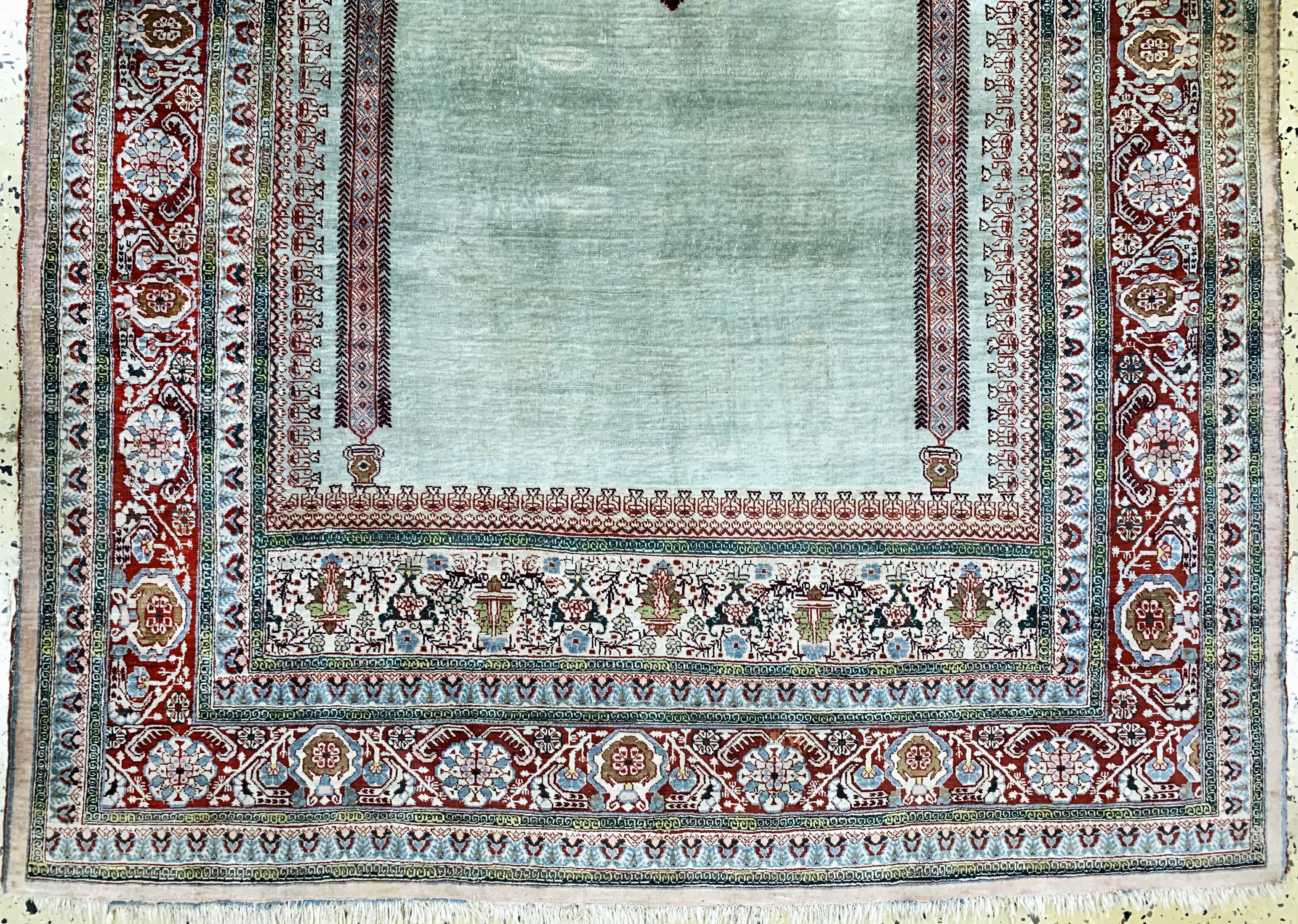 Detail b: Seiden Täbriz antik, Persien, um 1900, reine Naturseide, ca. 167 x 120 cm, EHZ: 2-3 (kleine Restaurierungen)