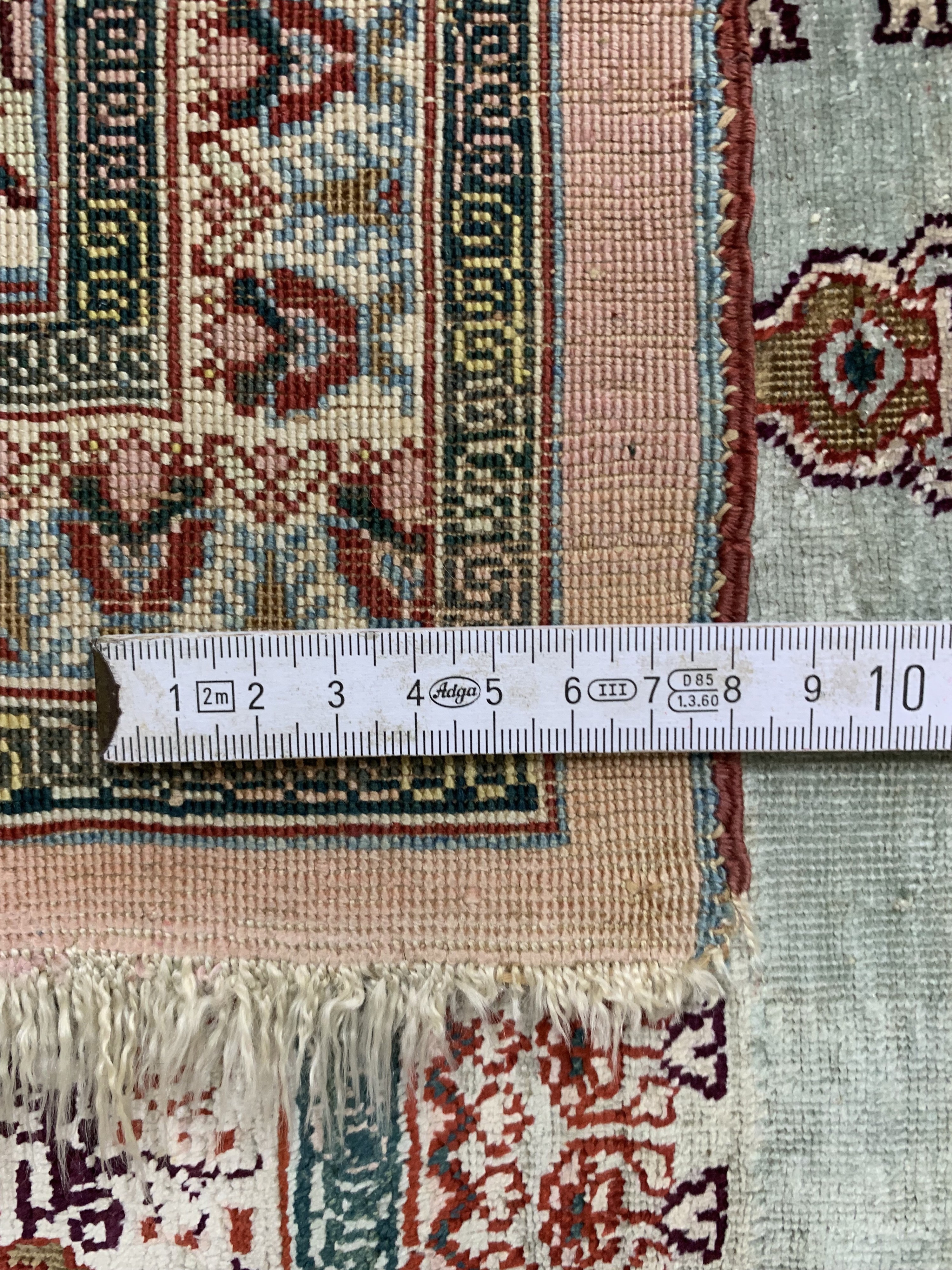 Detail e: Seiden Täbriz antik, Persien, um 1900, reine Naturseide, ca. 167 x 120 cm, EHZ: 2-3 (kleine Restaurierungen)