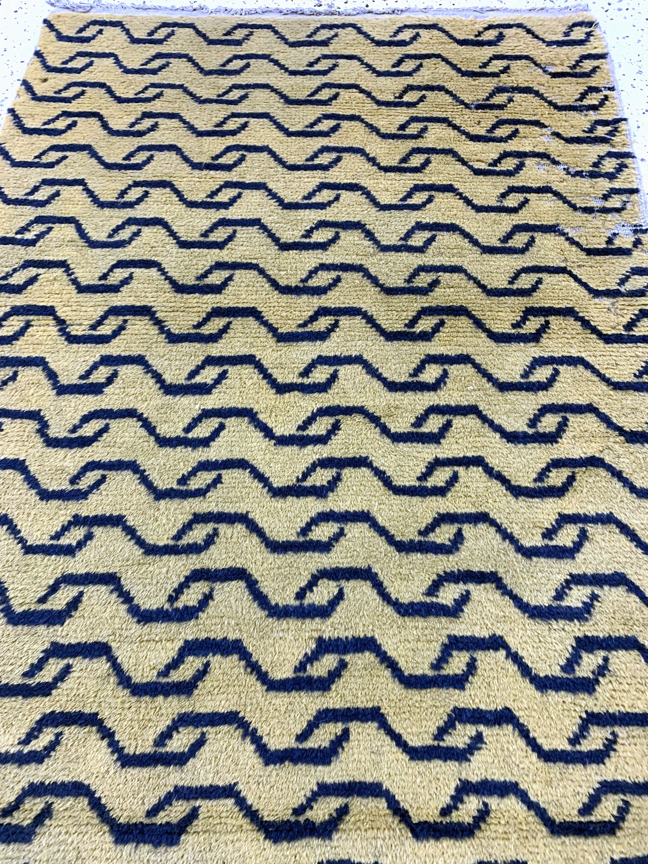 Detail c: "Tigerteppich", China, Anfang 20.Jhd, Wolleauf Baumwolle, ca. 198 x 86 cm, Mottenfraß, EHZ: 2