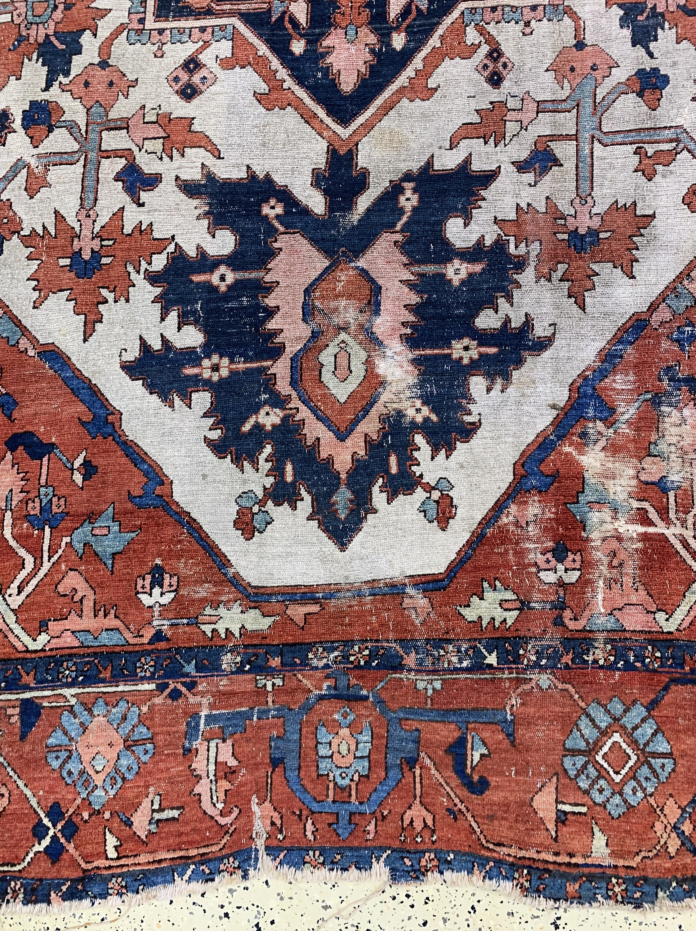 Detail b: Antiker Heriz, Persien, 19.Jhd, Wolle auf Baumwolle, ca. 465 x 380 cm, EHZ: 4