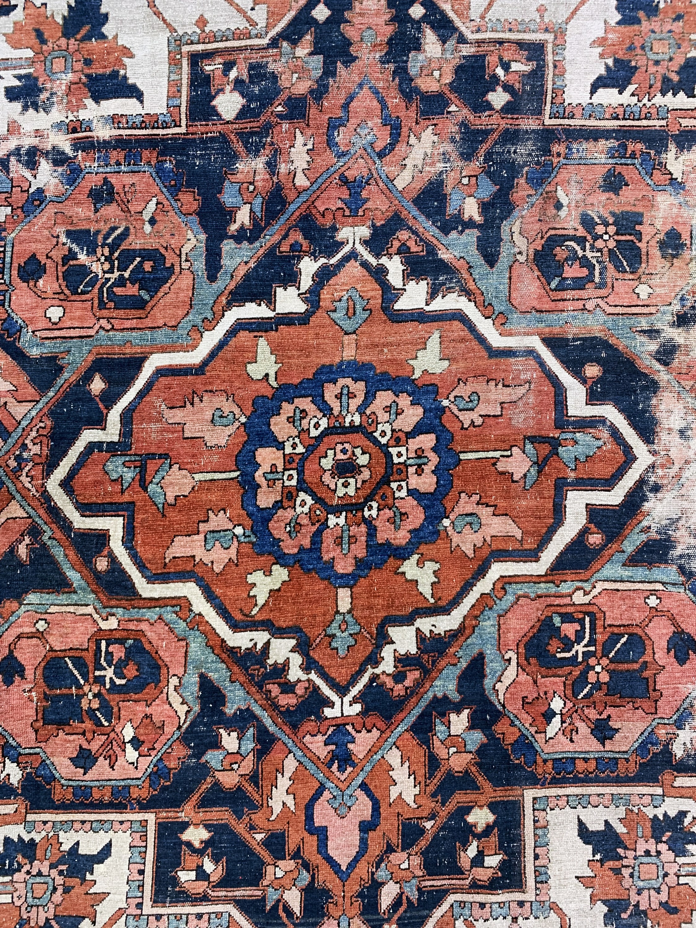 Detail e: Antiker Heriz, Persien, 19.Jhd, Wolle auf Baumwolle, ca. 465 x 380 cm, EHZ: 4