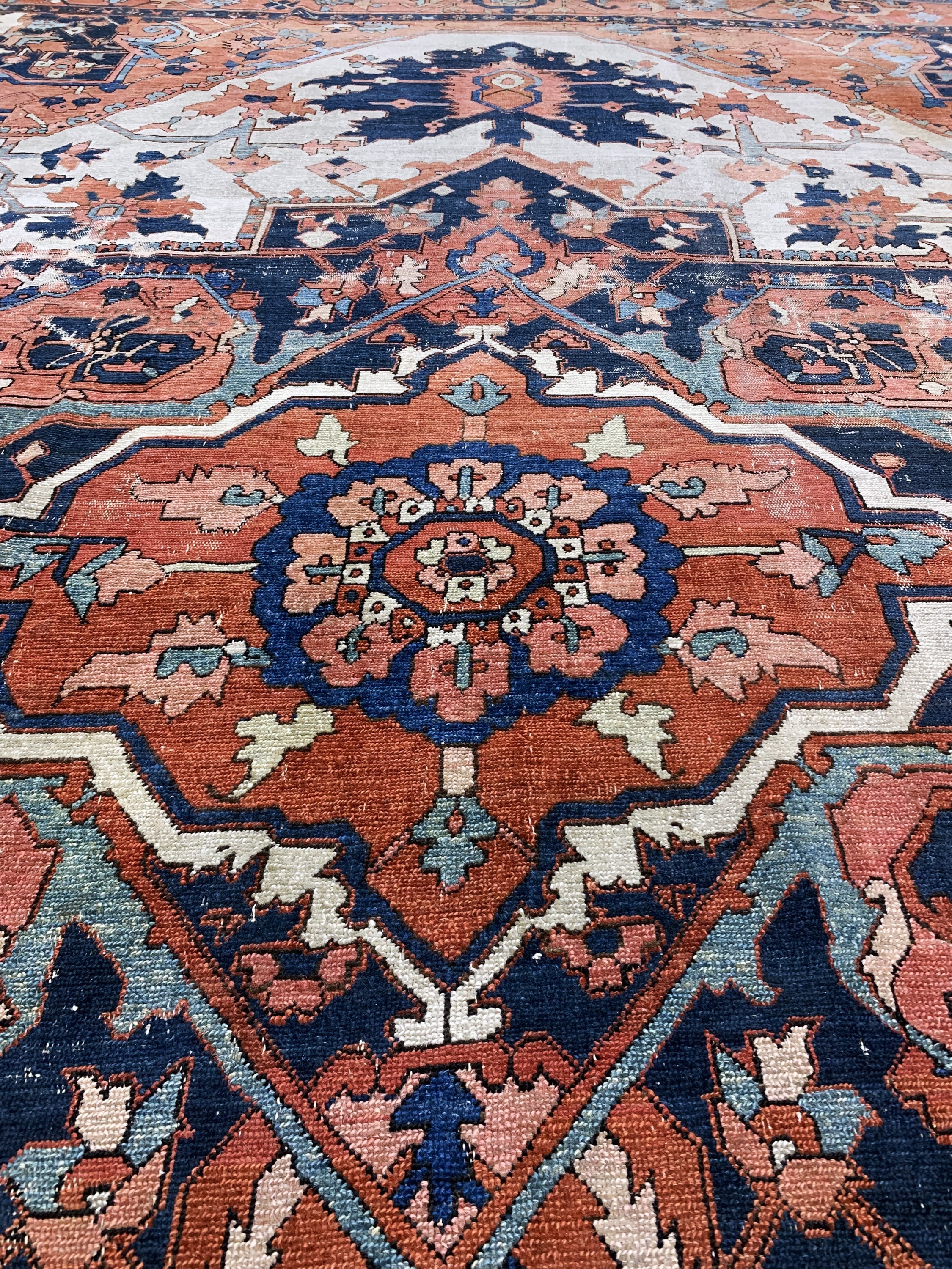 Detail j: Antiker Heriz, Persien, 19.Jhd, Wolle auf Baumwolle, ca. 465 x 380 cm, EHZ: 4