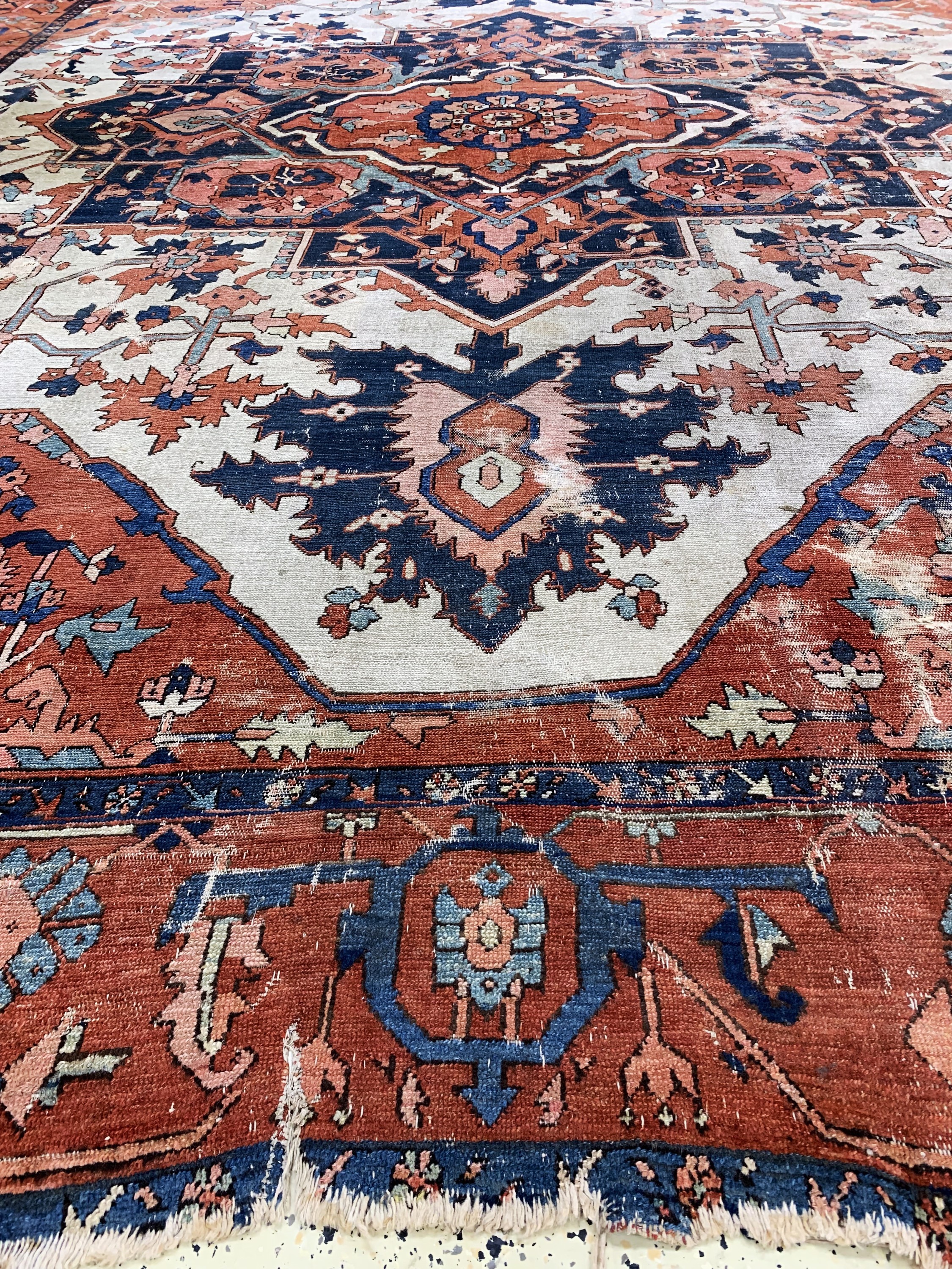 Detail k: Antiker Heriz, Persien, 19.Jhd, Wolle auf Baumwolle, ca. 465 x 380 cm, EHZ: 4