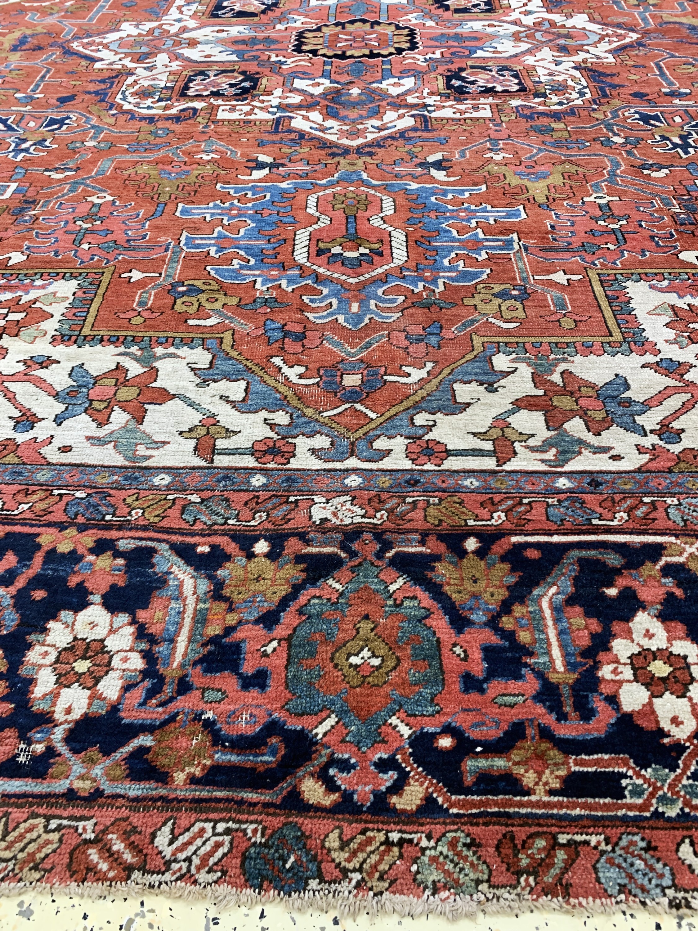 Detail k: Antiker Heriz, Persien, um 1900, Wolle auf Baumwolle, ca. 410 x 328 cm, EHZ: 4