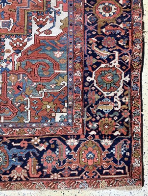 26993171a - Antiker Heriz, Persien, um 1900, Wolle auf Baumwolle, ca. 410 x 328 cm, EHZ: 4