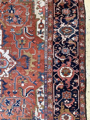 26993171f - Antiker Heriz, Persien, um 1900, Wolle auf Baumwolle, ca. 410 x 328 cm, EHZ: 4