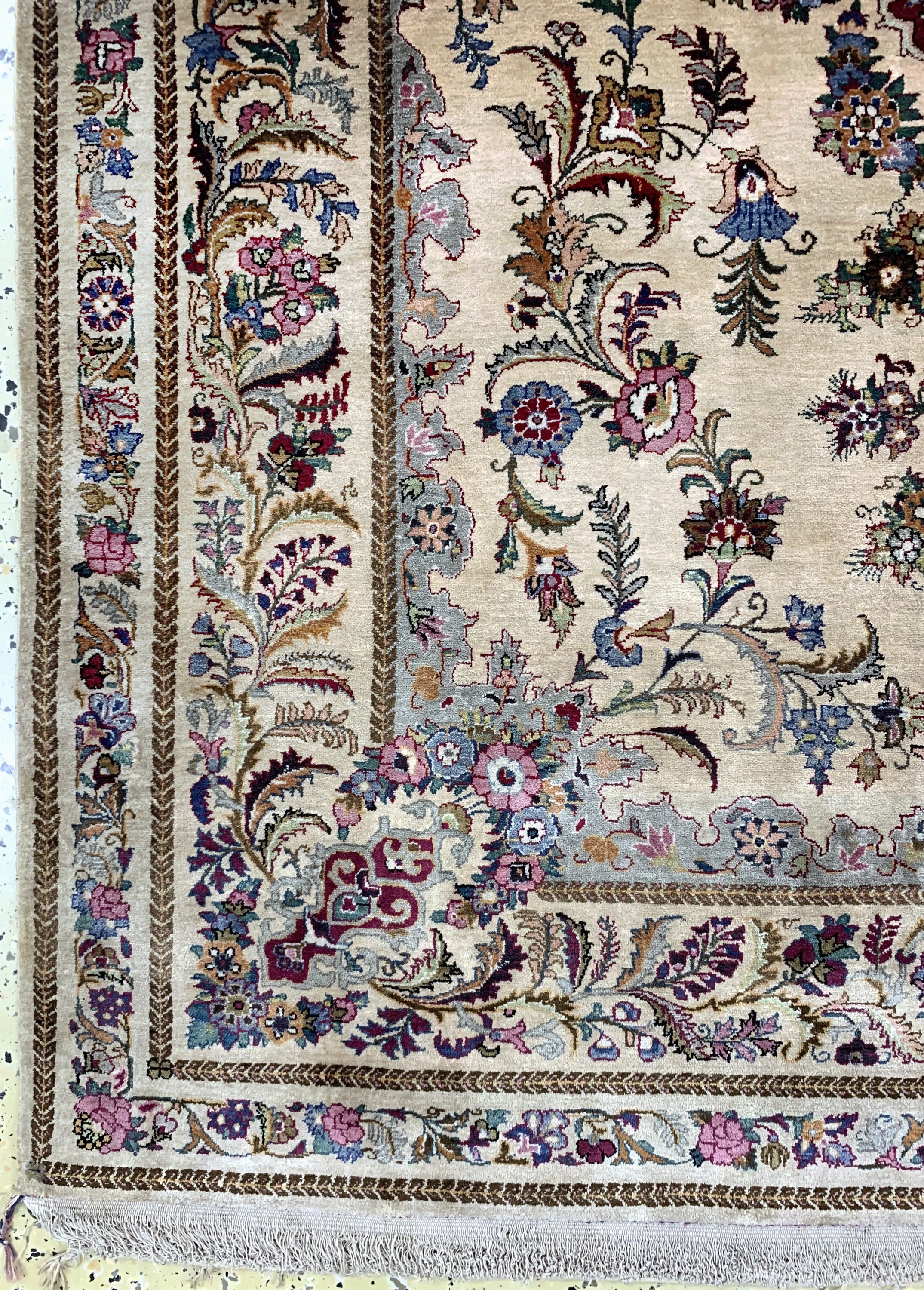 Detail b: Seiden Keschan fein, Persien, um 1930-1940 , reine Naturseide, ca. 208 x 140 cm, EHZ: 2