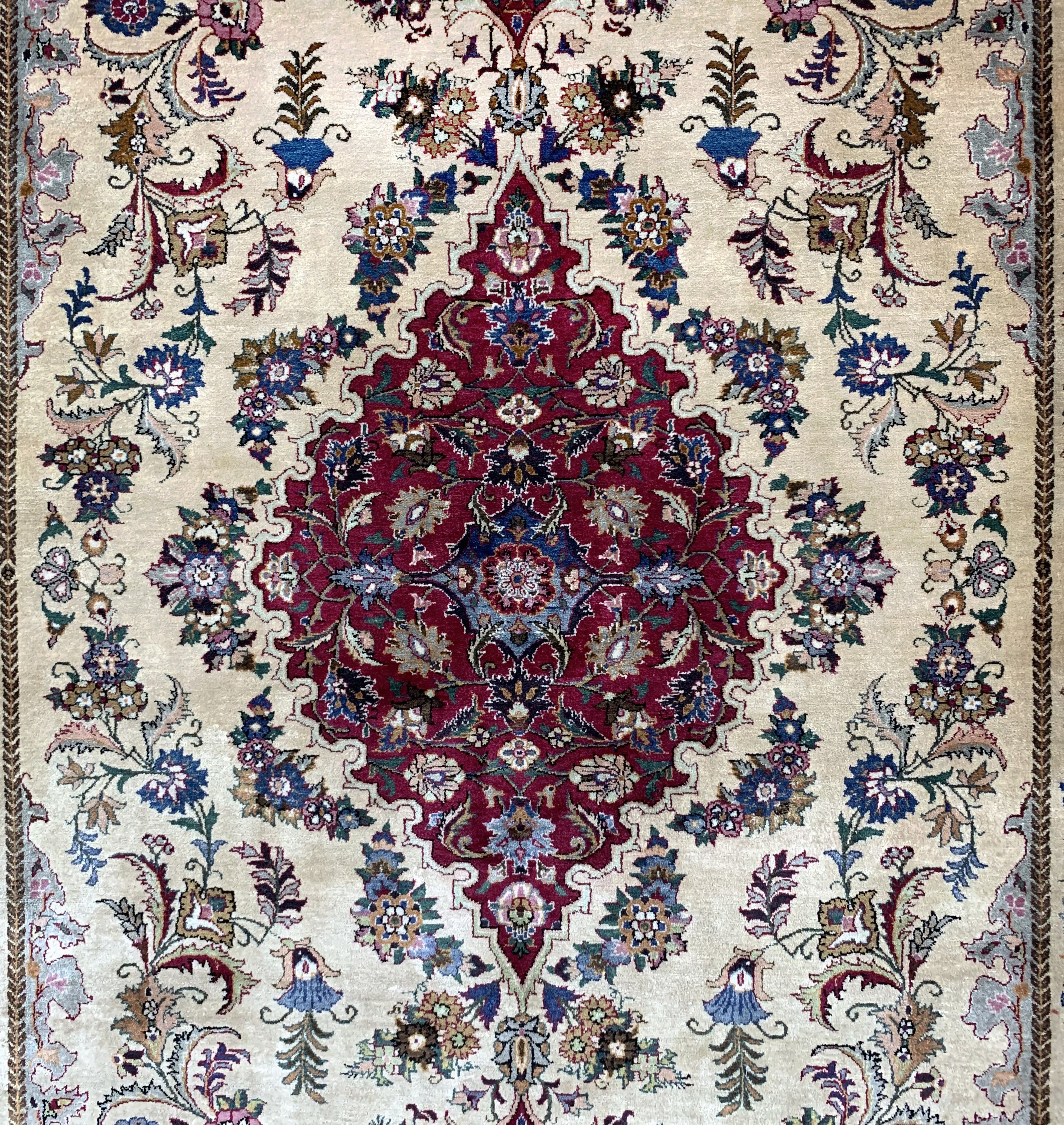 Detail c: Seiden Keschan fein, Persien, um 1930-1940 , reine Naturseide, ca. 208 x 140 cm, EHZ: 2