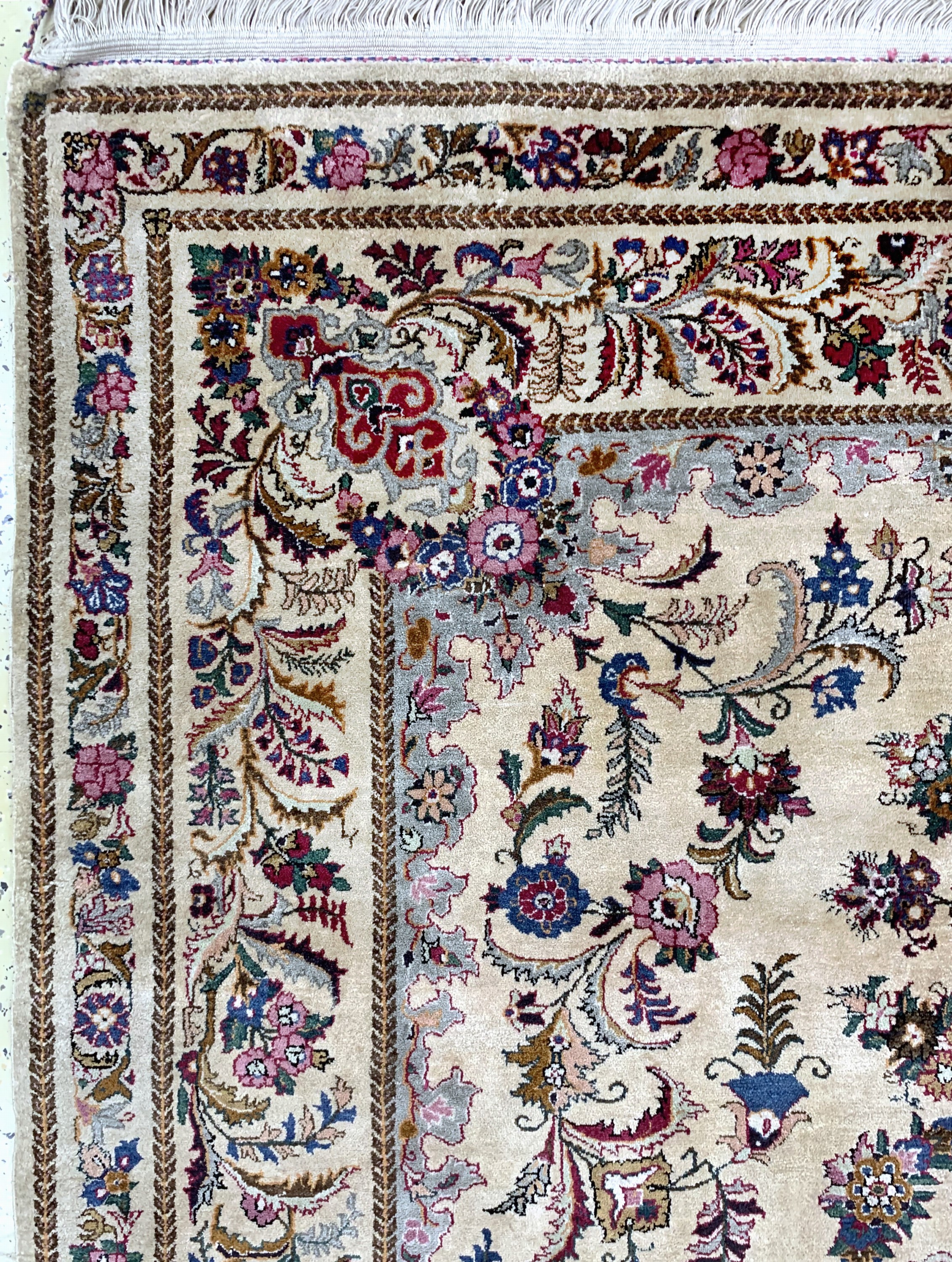 Detail d: Seiden Keschan fein, Persien, um 1930-1940 , reine Naturseide, ca. 208 x 140 cm, EHZ: 2