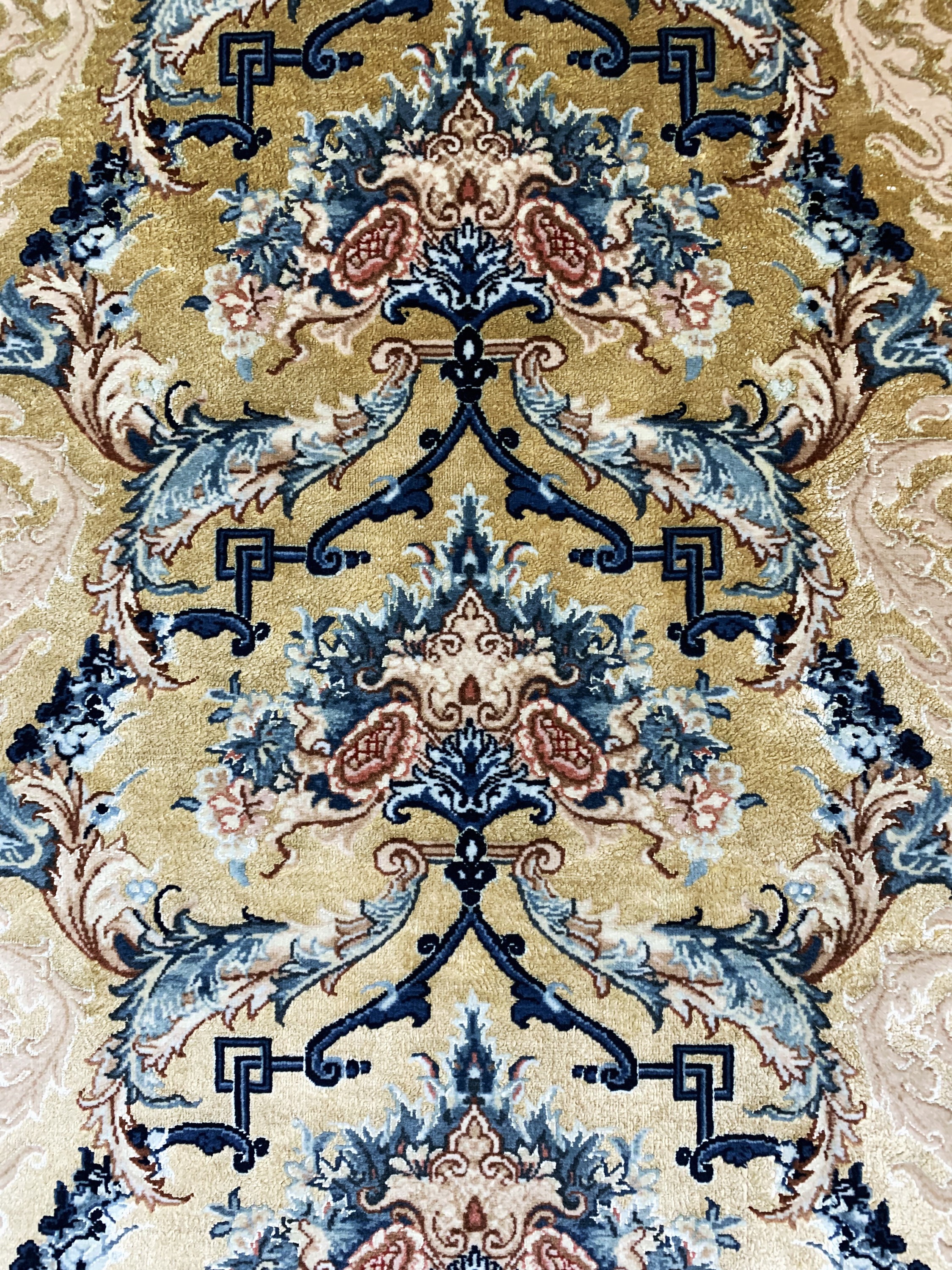 Detail c: Esfahan fein"Seidengrund", Persien, signiert"Mohaghegh",um 1950-1960, Korkwolle mit und auf Seide, ca. 186 x 74 cm, ca. 1,0 Mio. ...