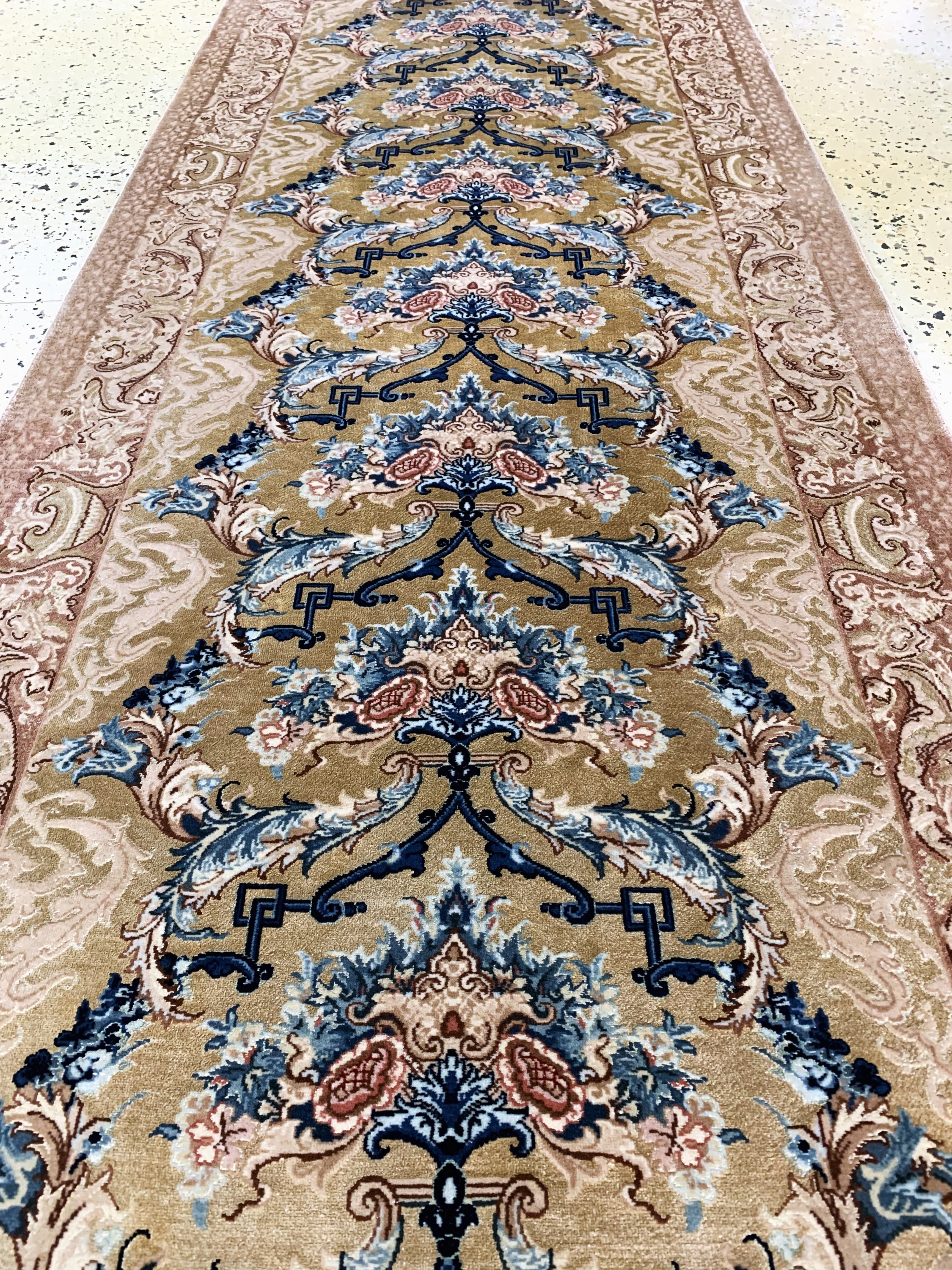Detail d: Esfahan fein"Seidengrund", Persien, signiert"Mohaghegh",um 1950-1960, Korkwolle mit und auf Seide, ca. 186 x 74 cm, ca. 1,0 Mio. ...